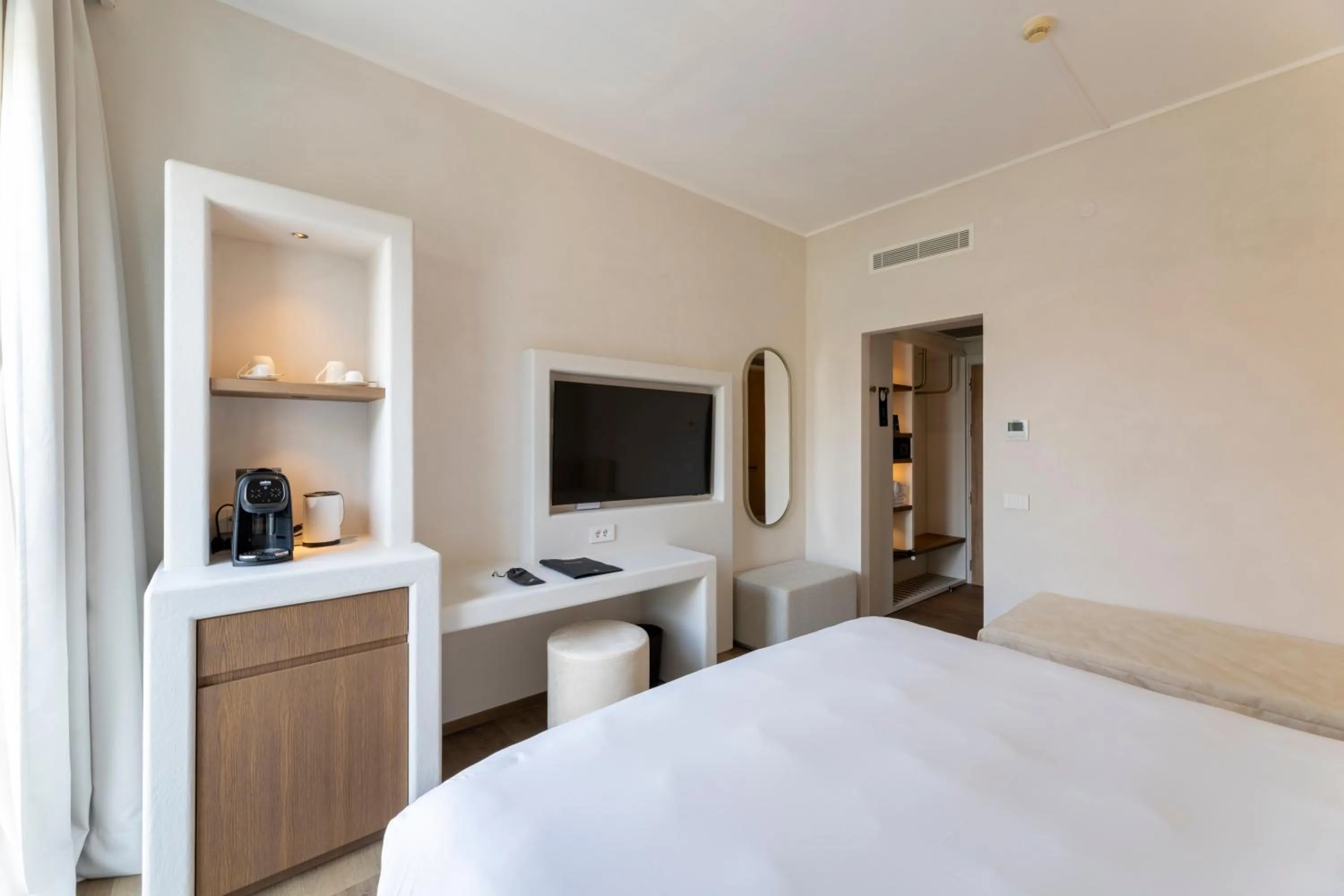 Bedroom, Bed in Hi Hotels Sirmione - Lakeview Pool