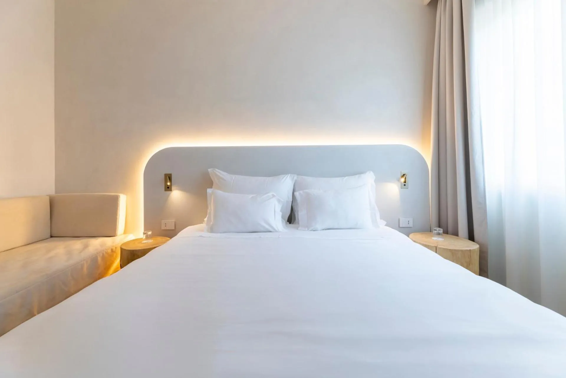 Bedroom, Bed in Hi Hotels Sirmione - Lakeview Pool