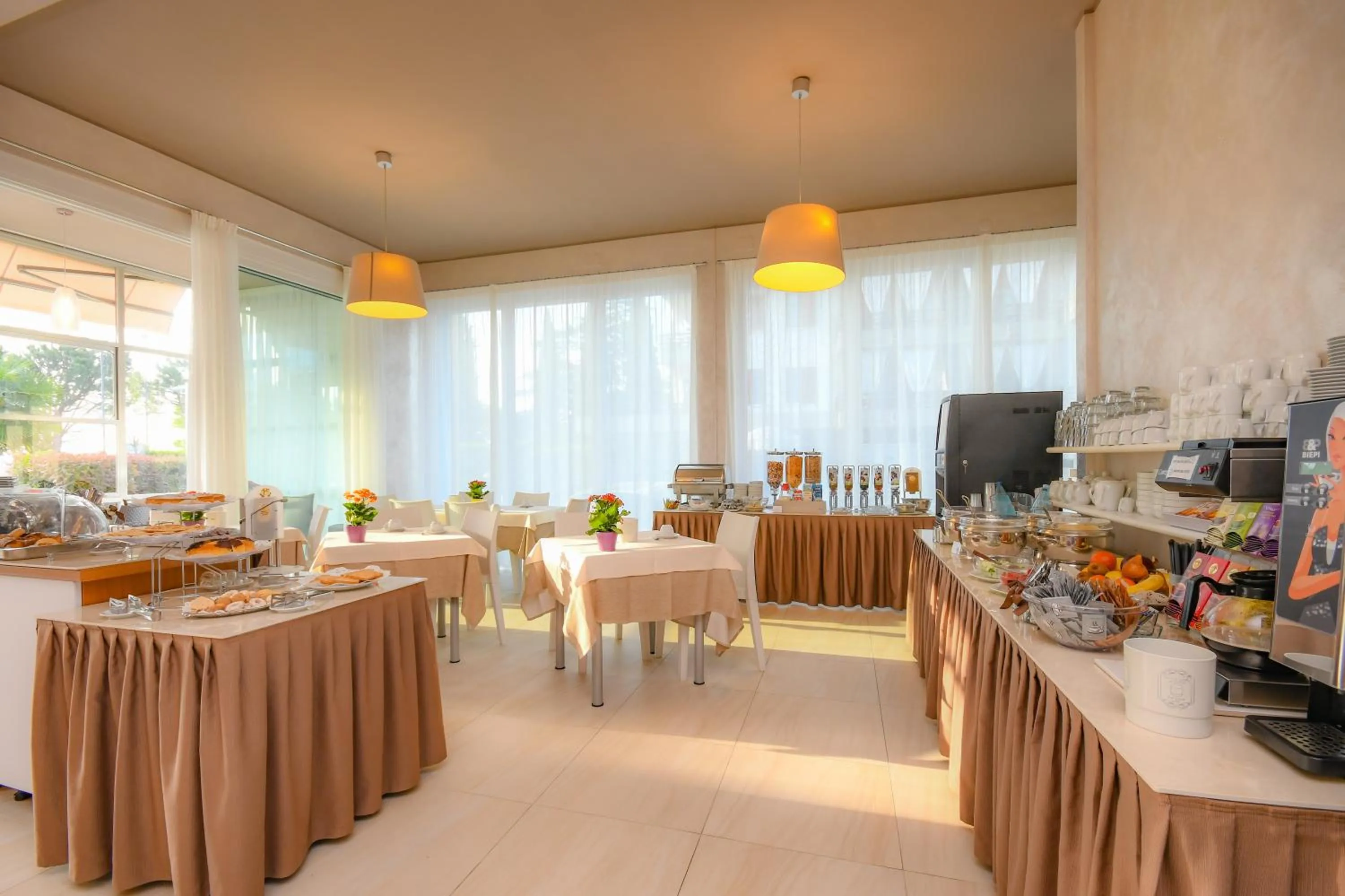 Food and drinks in Hotel Suisse