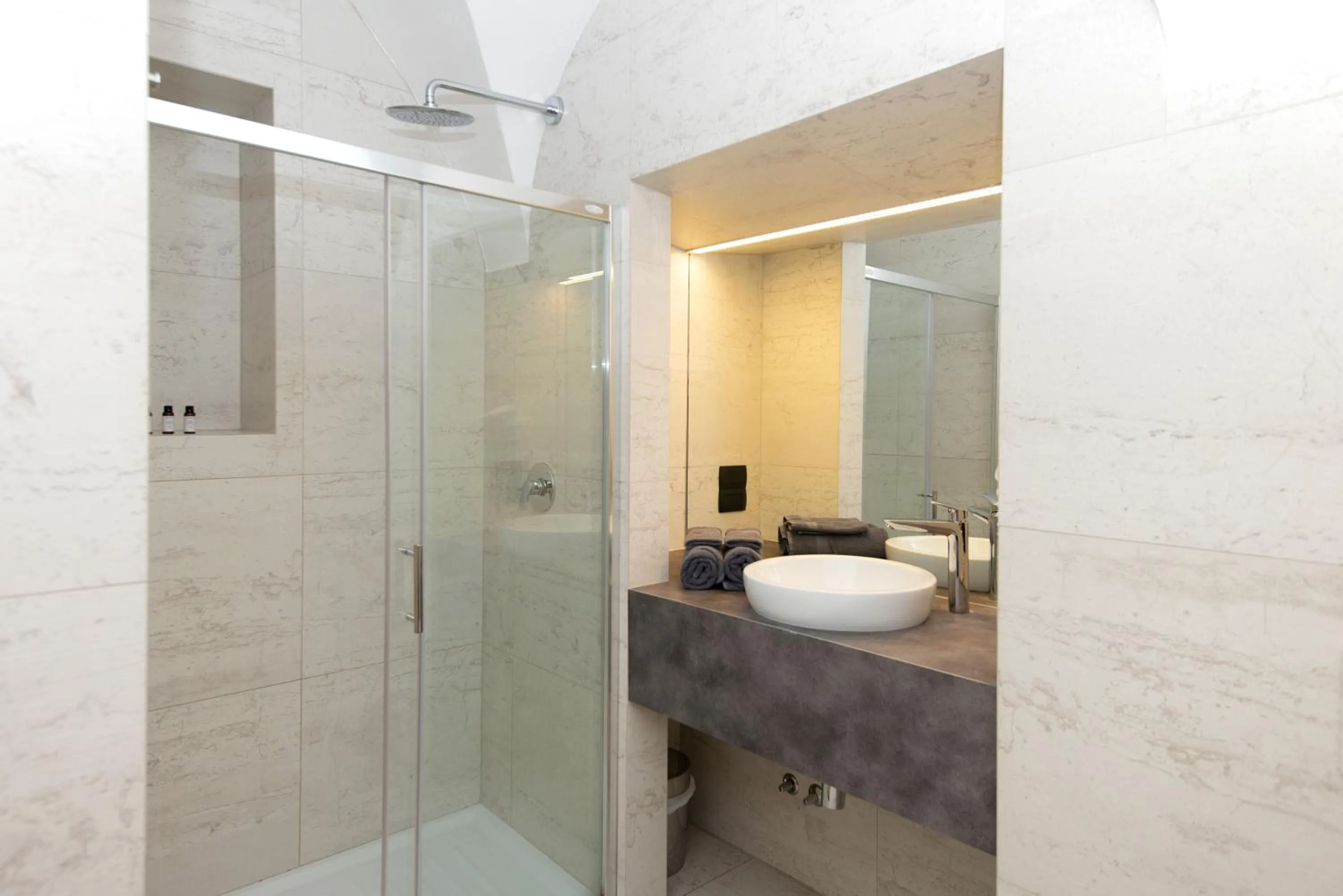 Shower in Zois Apartments