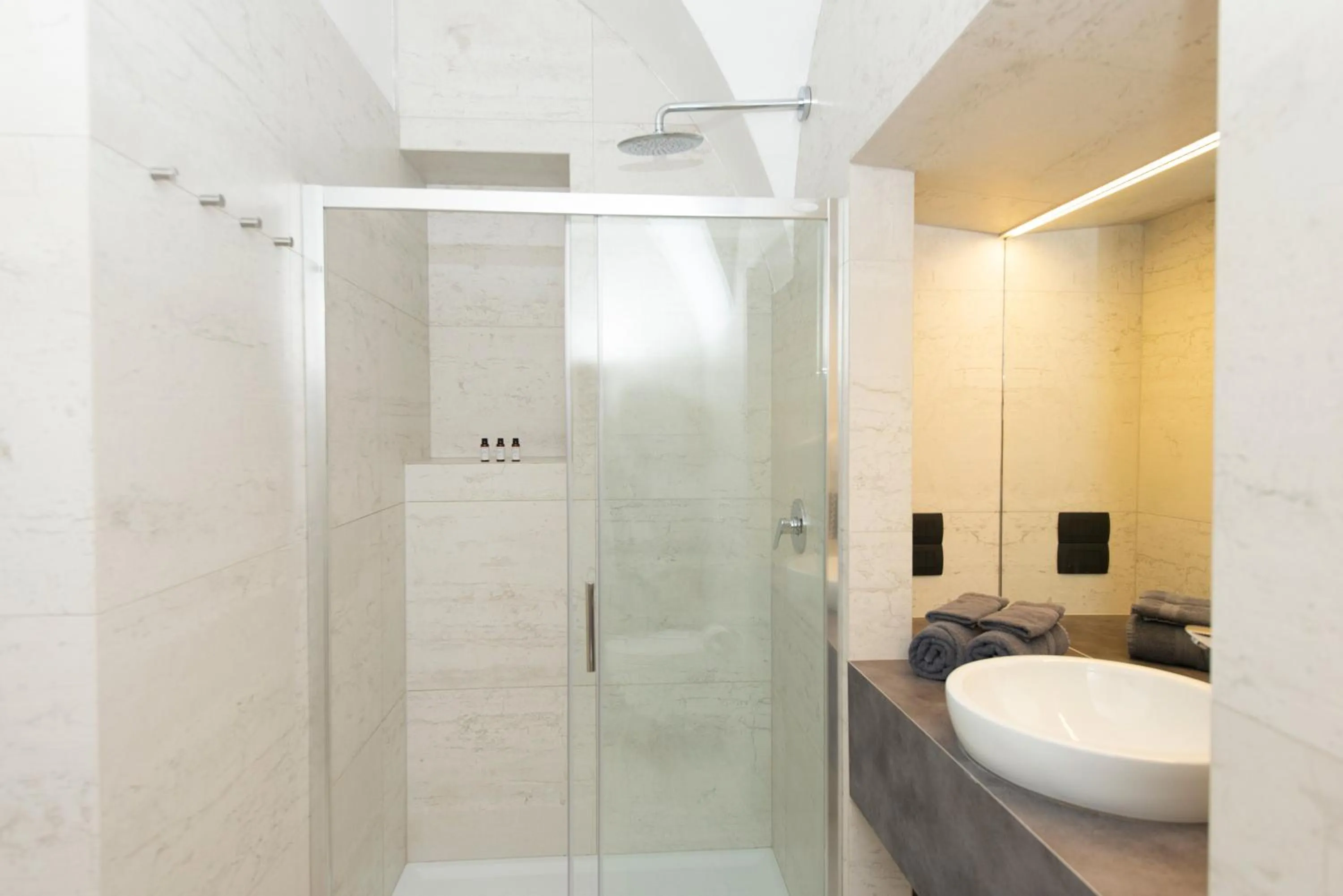 Shower in Zois Apartments