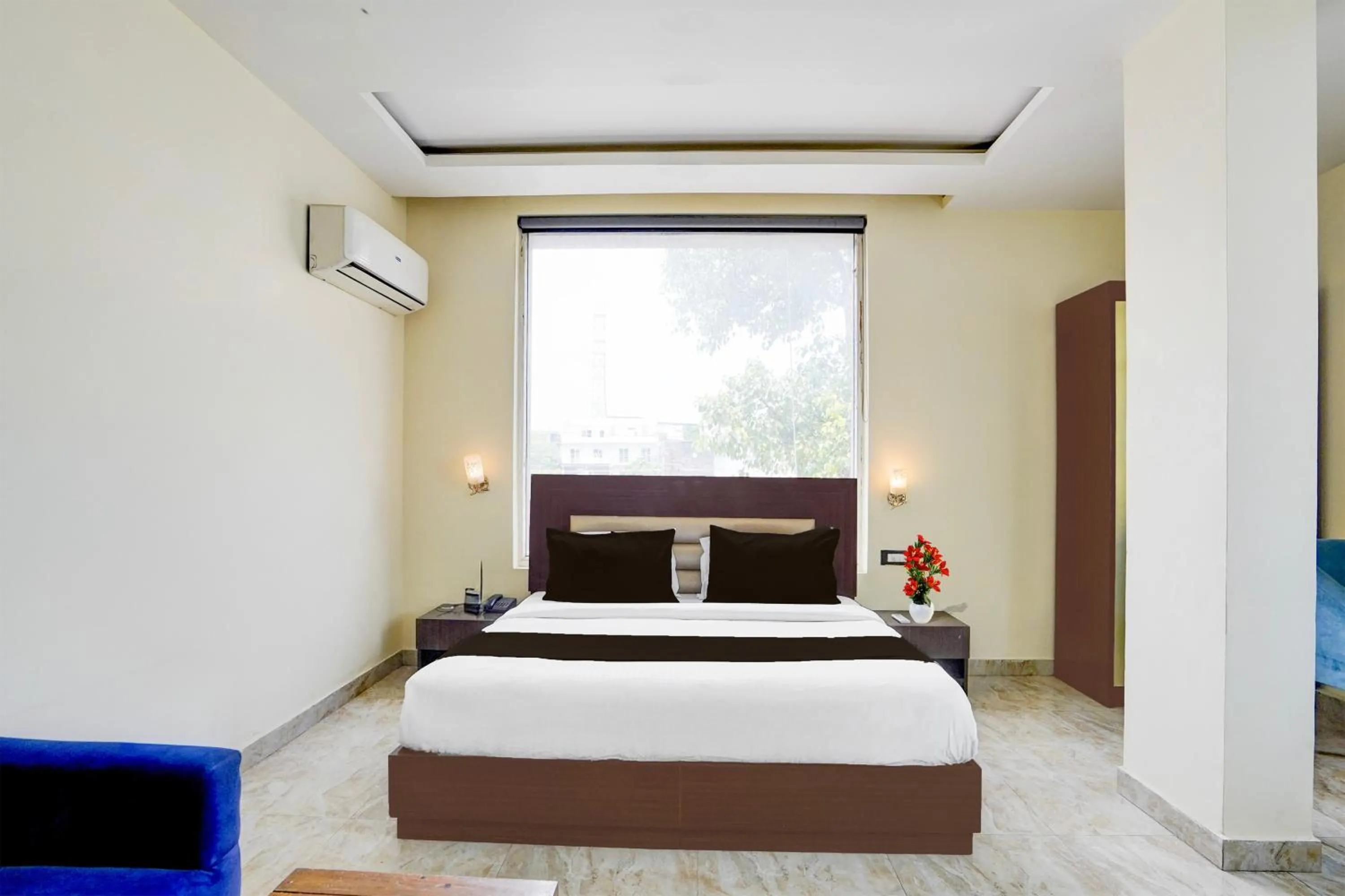 Bedroom, Bed in Super Collection O Railway Station Dehradun Formerly Hotel Narula