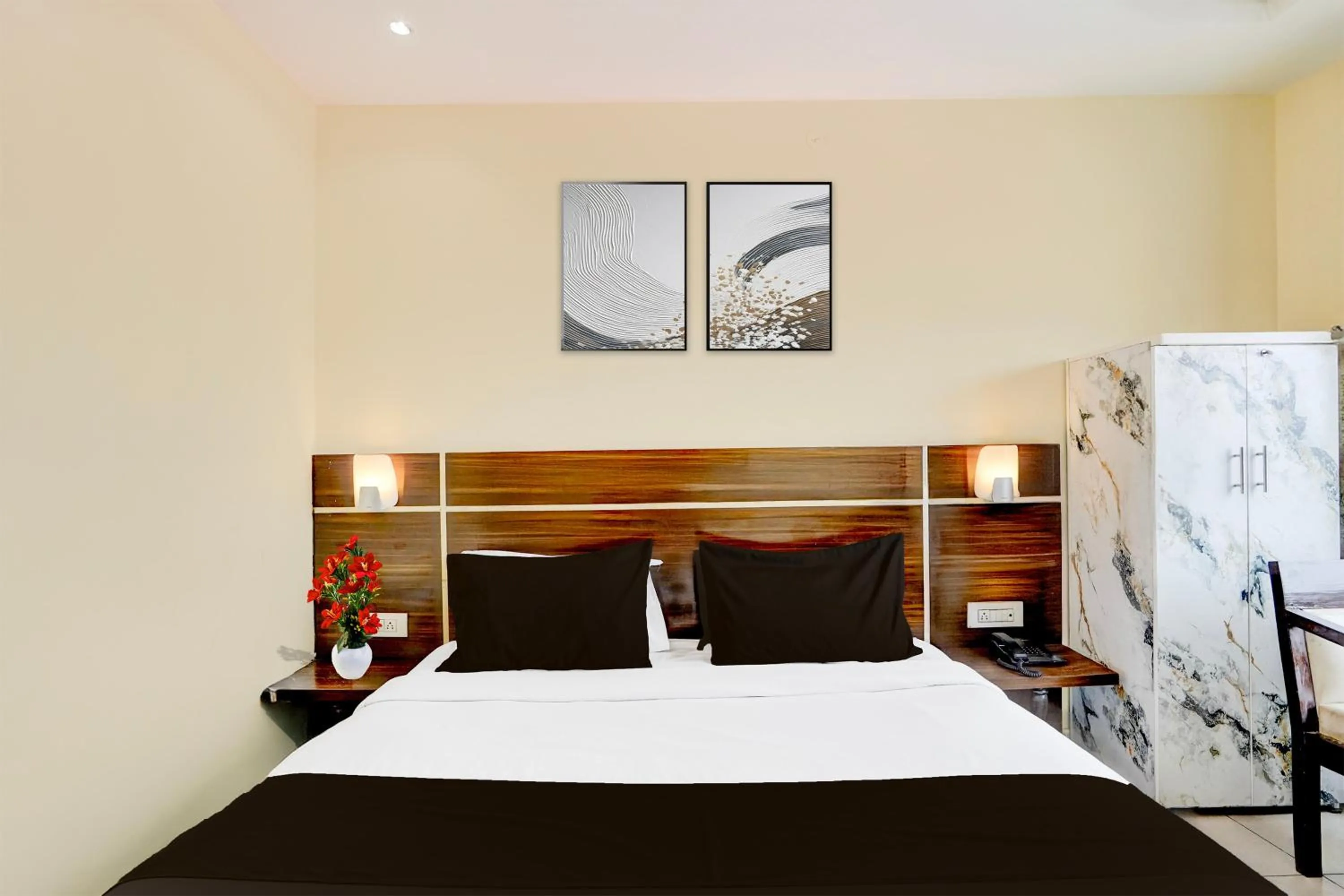 Bedroom, Bed in Super Collection O Railway Station Dehradun Formerly Hotel Narula