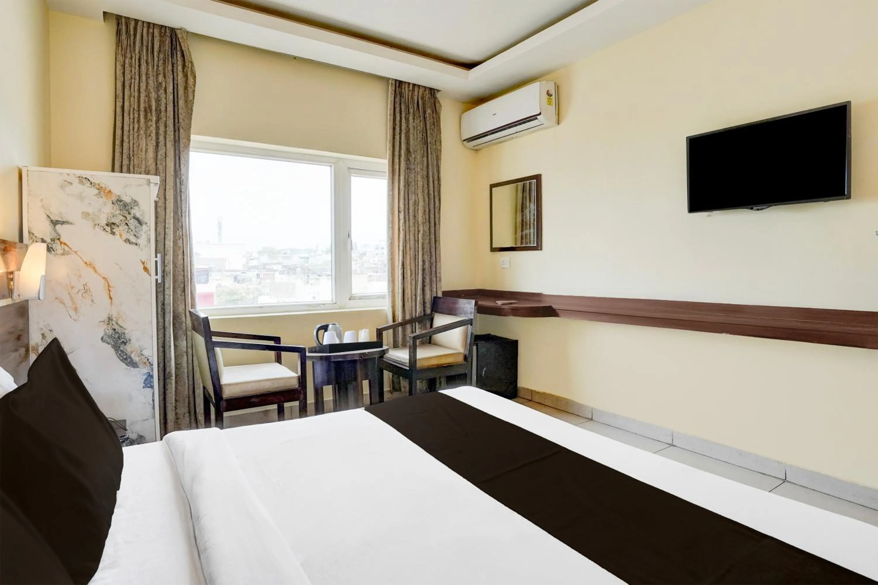 Bedroom, Bed in Super Collection O Railway Station Dehradun Formerly Hotel Narula