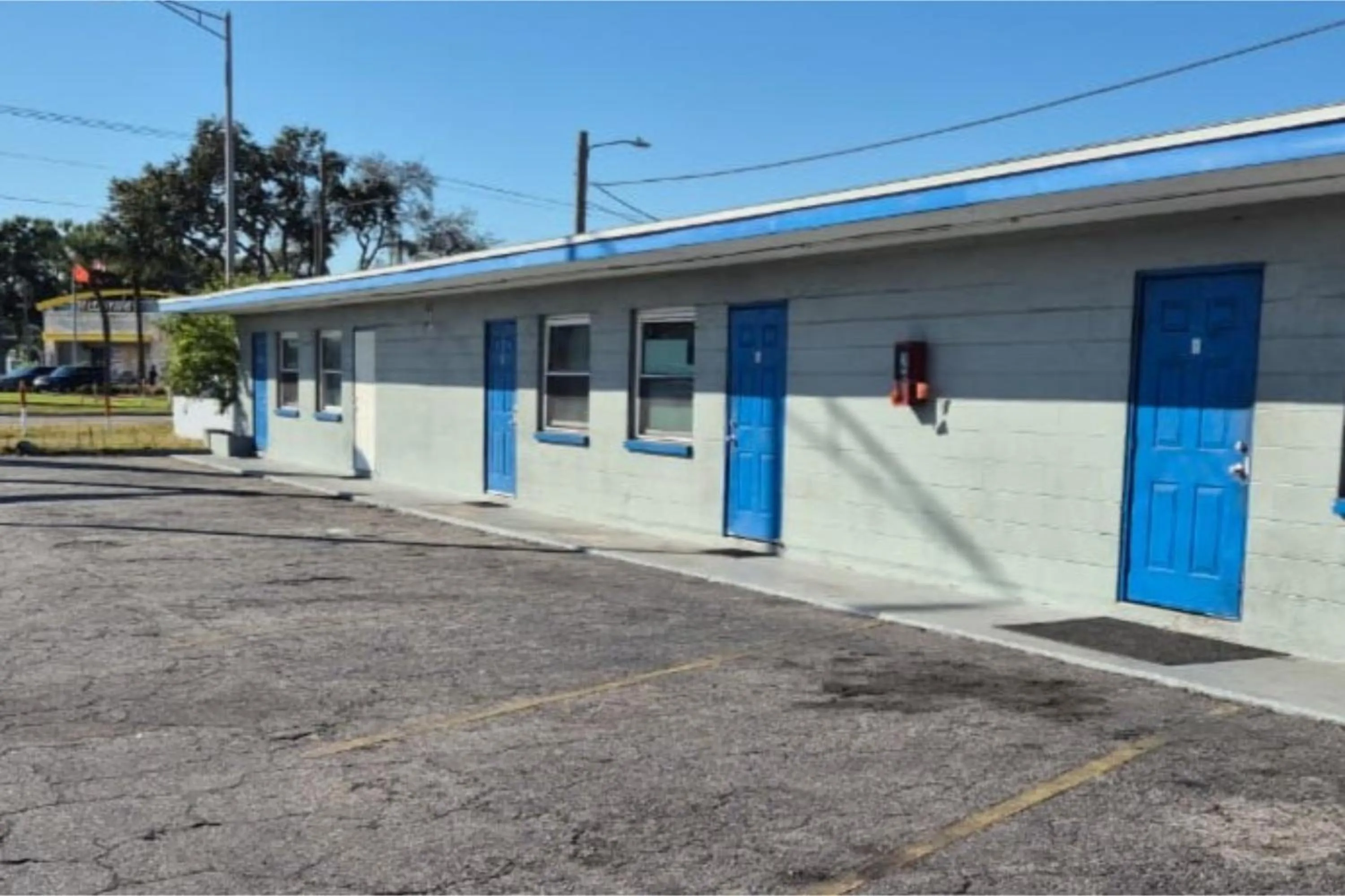 Property building in Base Motel By OYO South Tampa