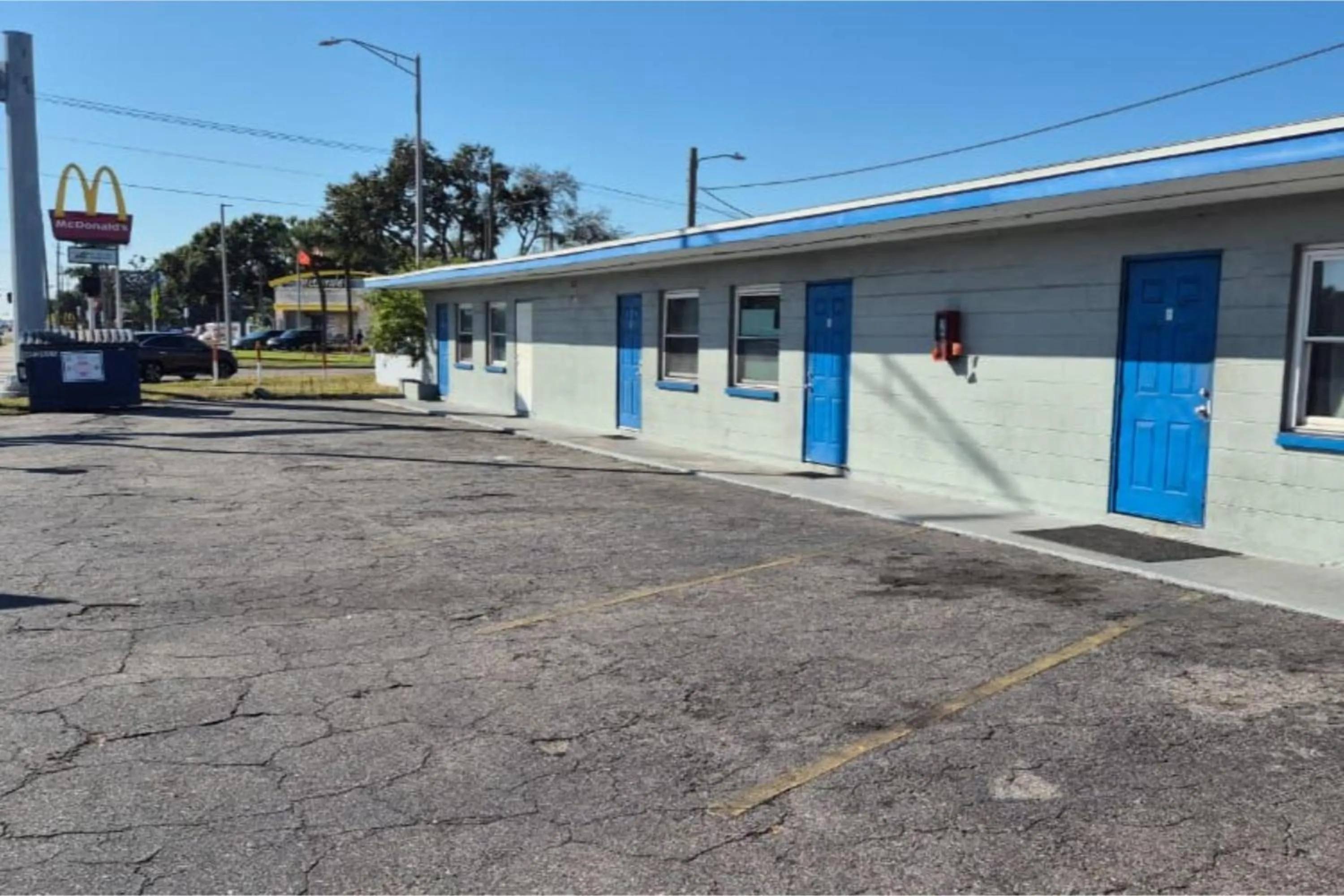 Base Motel By OYO South Tampa