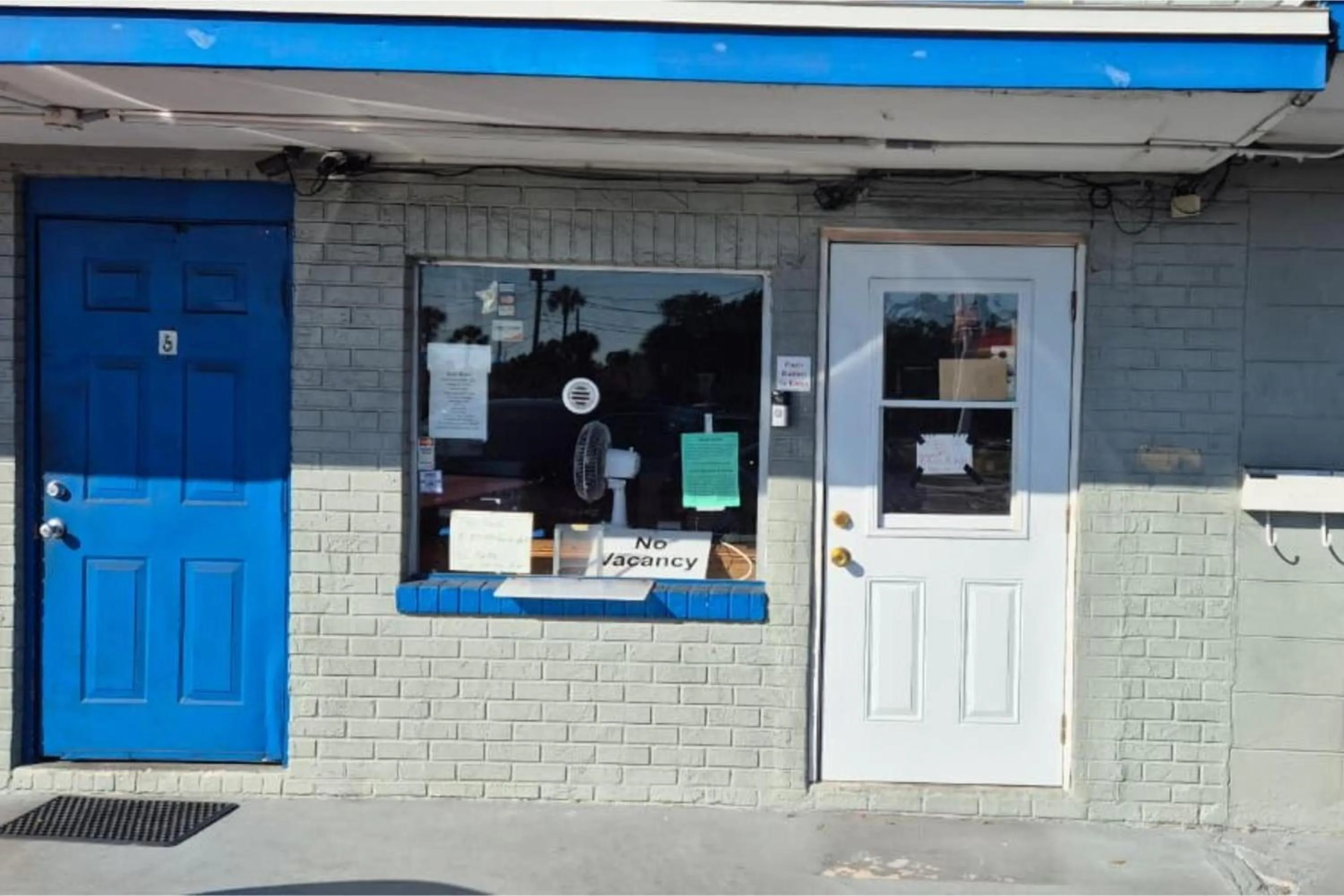 Base Motel By OYO South Tampa