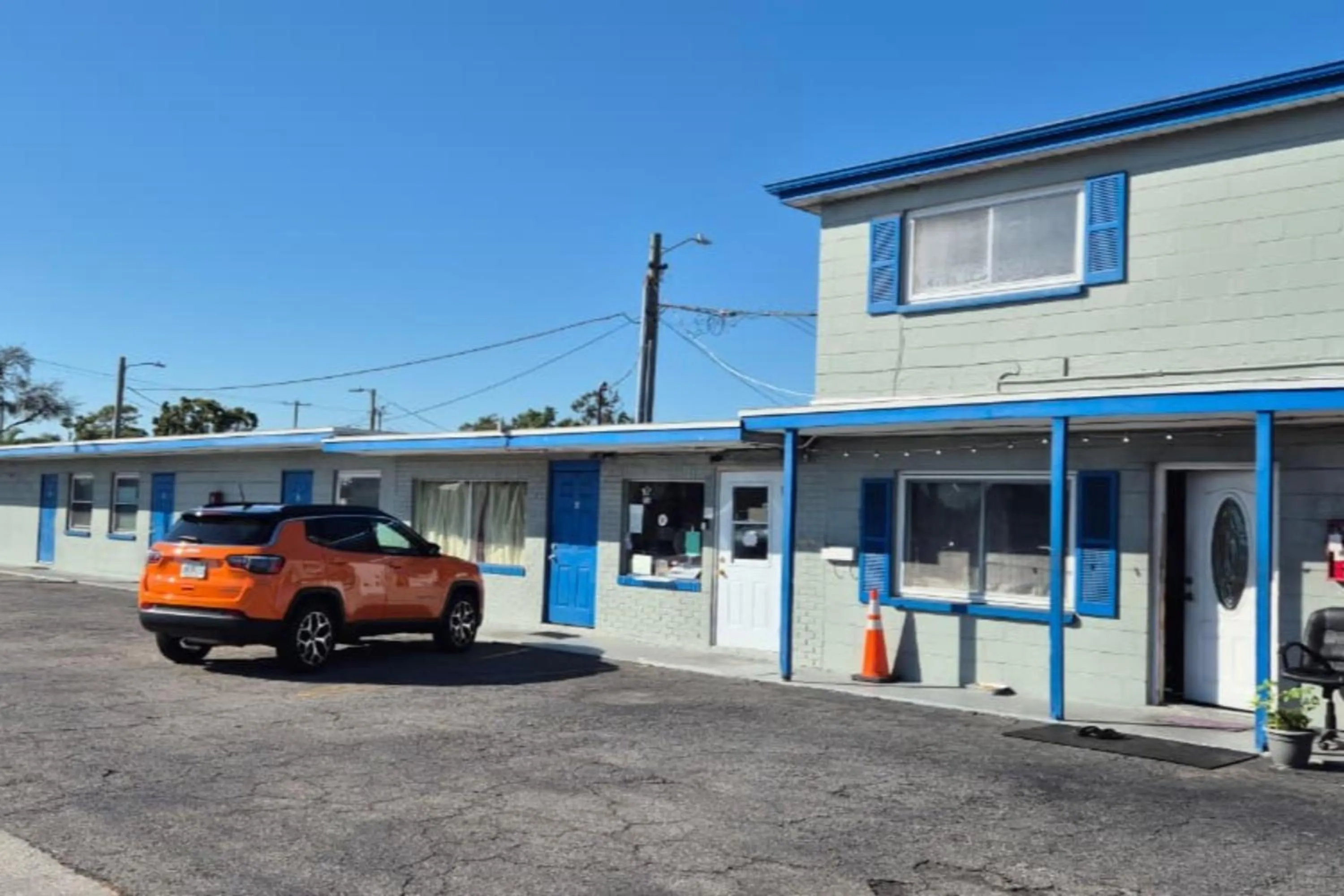 Property building in Base Motel By OYO South Tampa