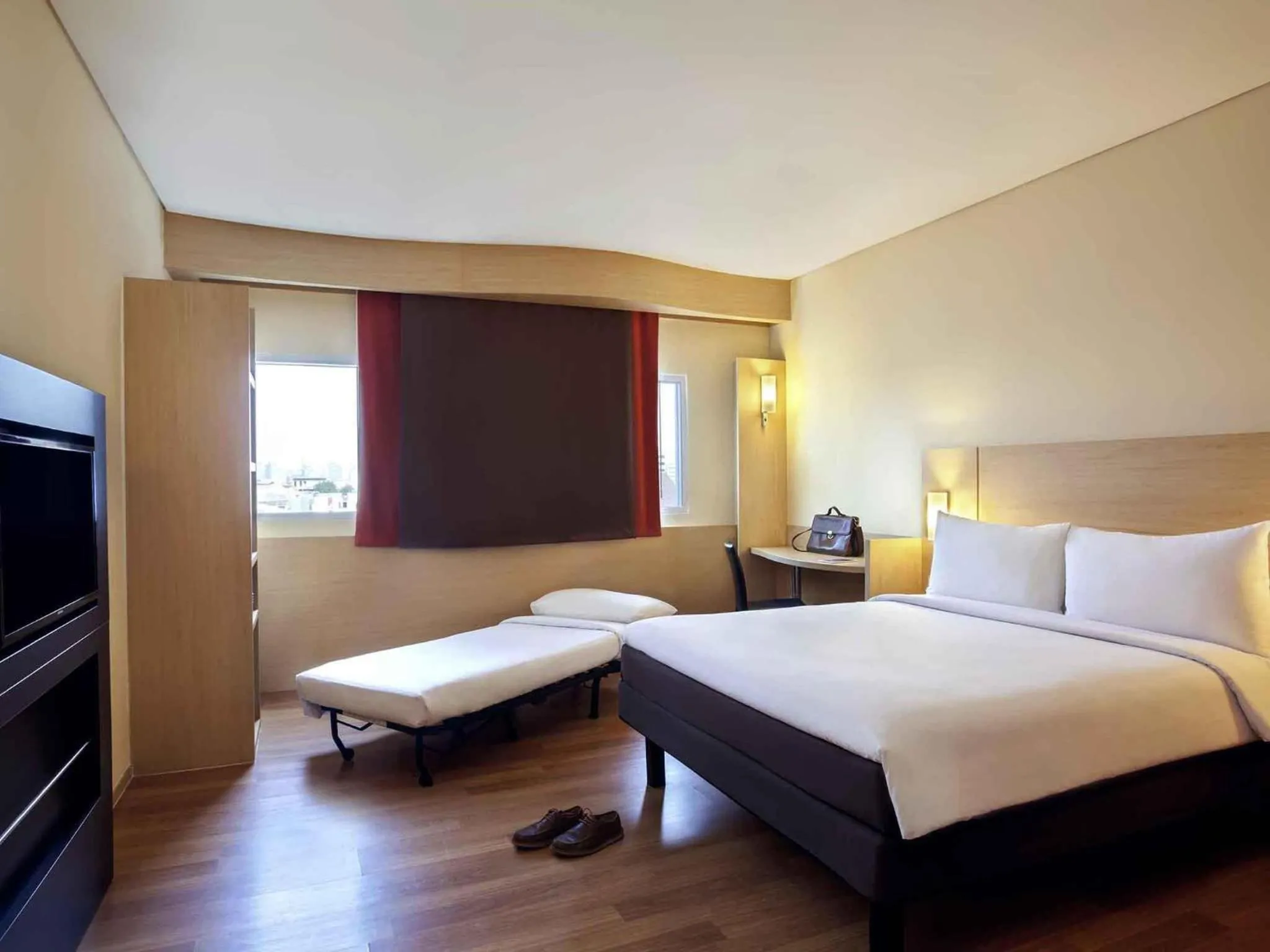 Bedroom, Bed in Ibis Jakarta Harmoni