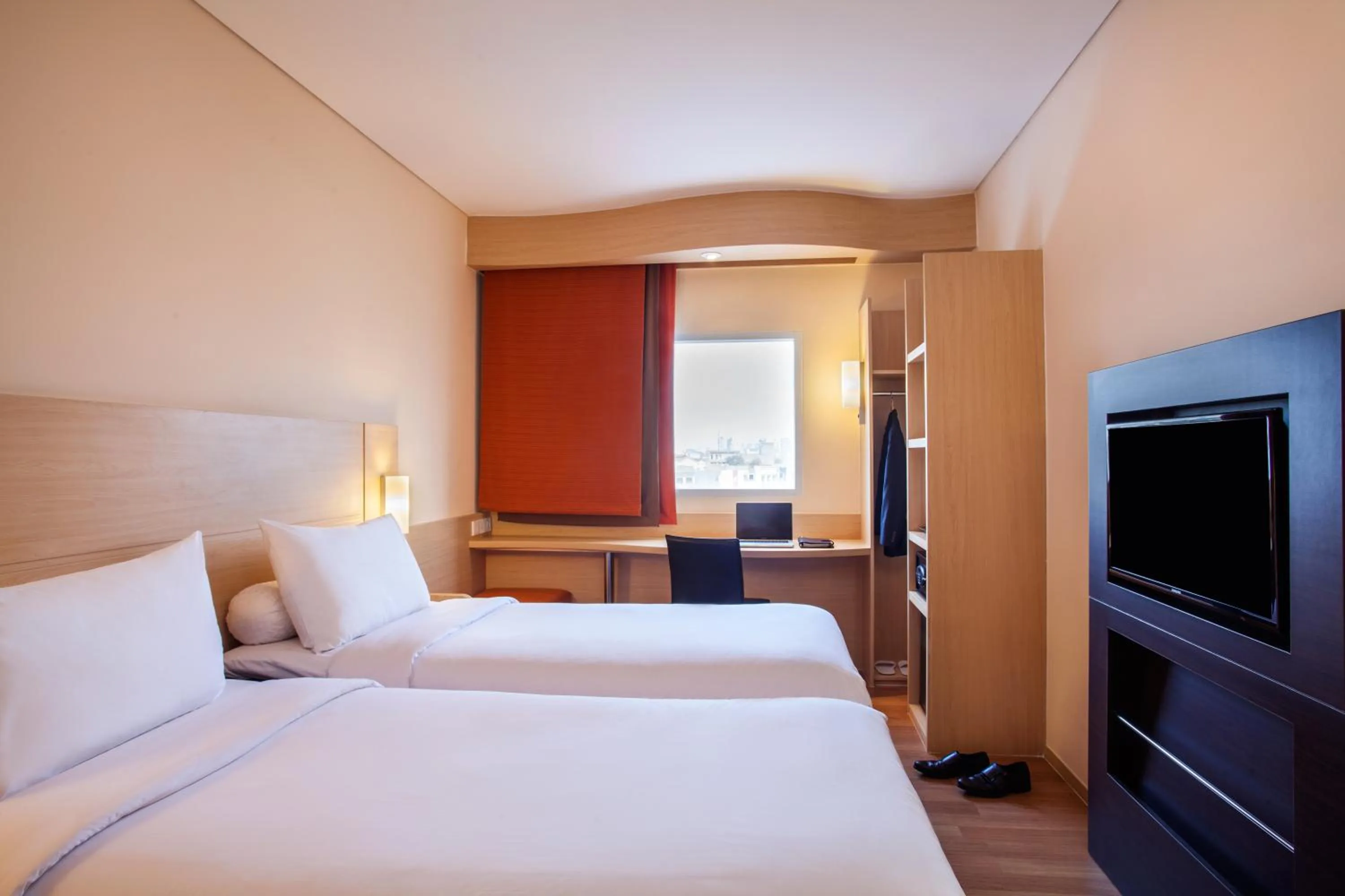 Day, Bed in Ibis Jakarta Harmoni