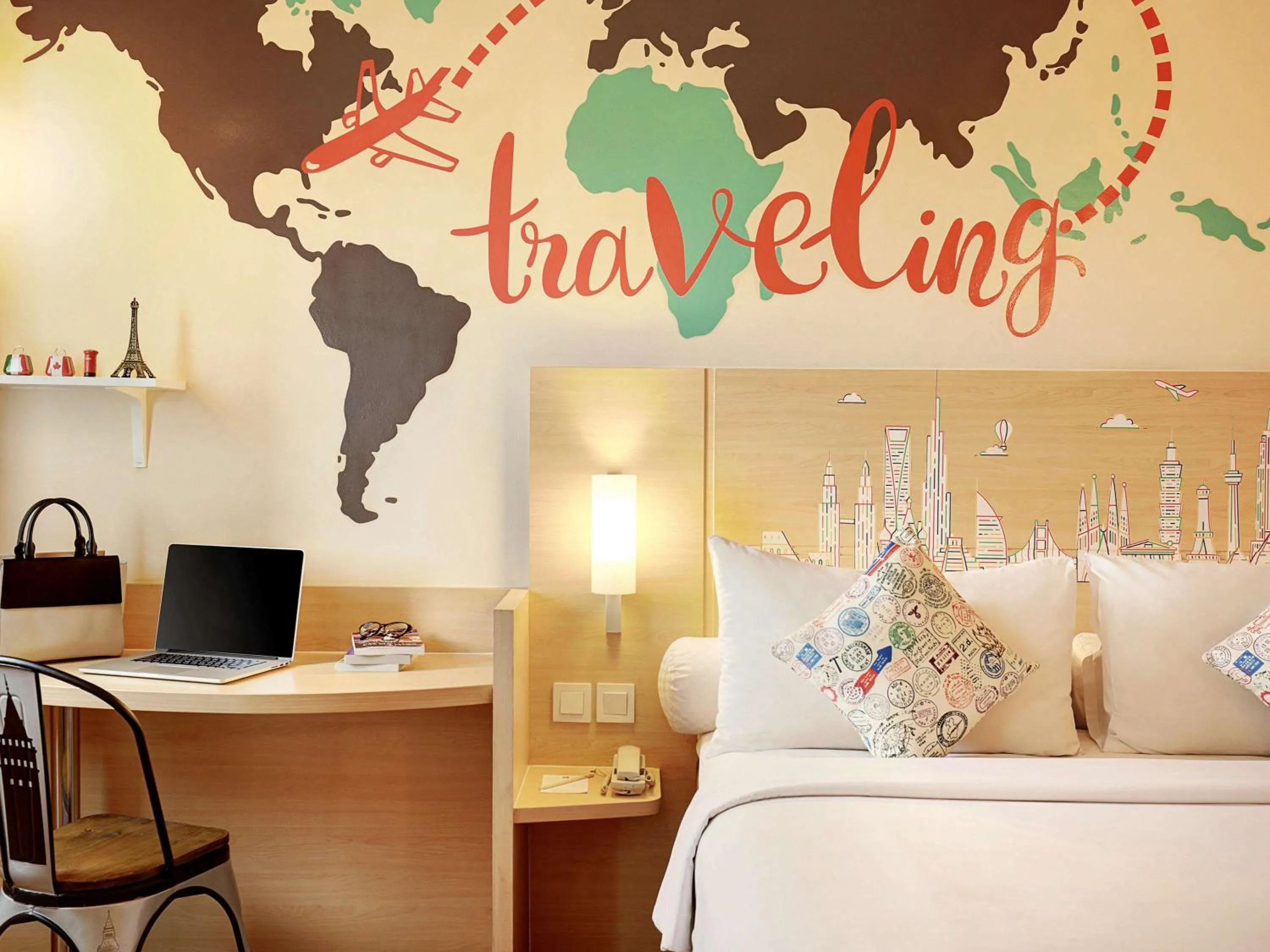 Photo of the whole room, Bed in Ibis Jakarta Harmoni