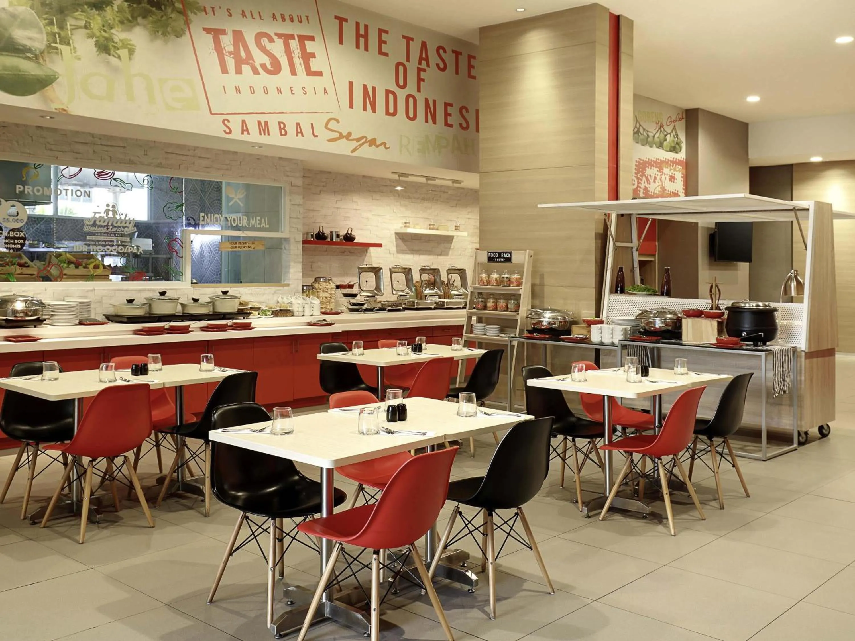 Restaurant/places to eat in Ibis Jakarta Harmoni