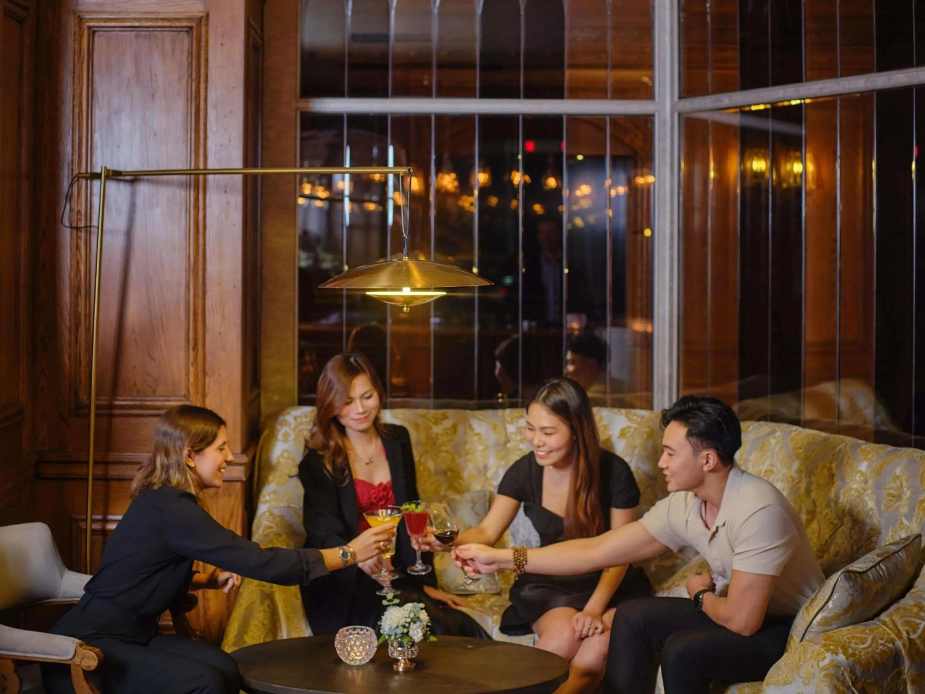 Lounge or bar in Hotel Des Arts Saigon Mgallery Collection