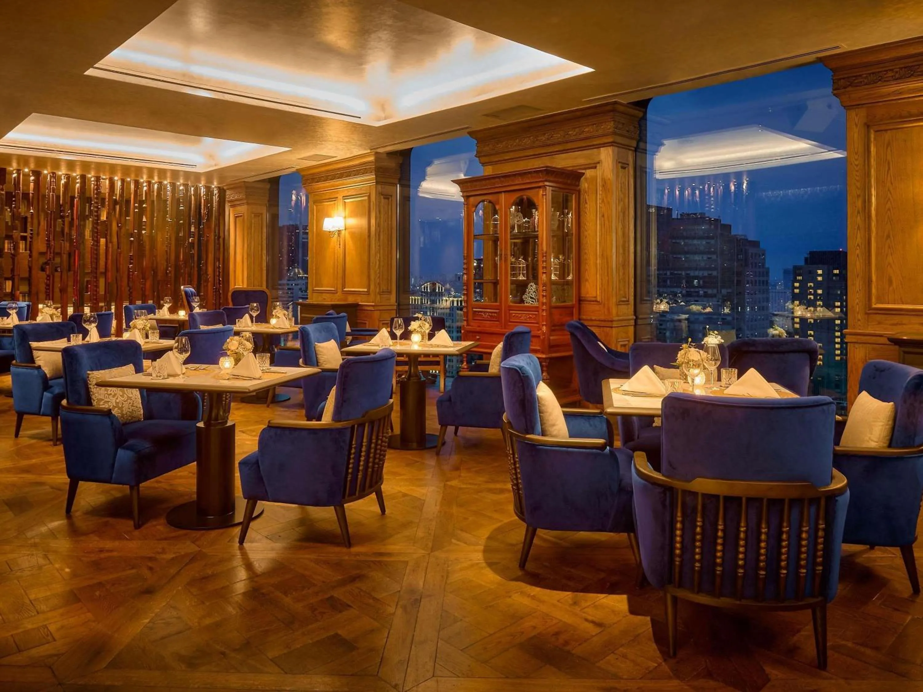 Restaurant/places to eat in Hotel Des Arts Saigon Mgallery Collection