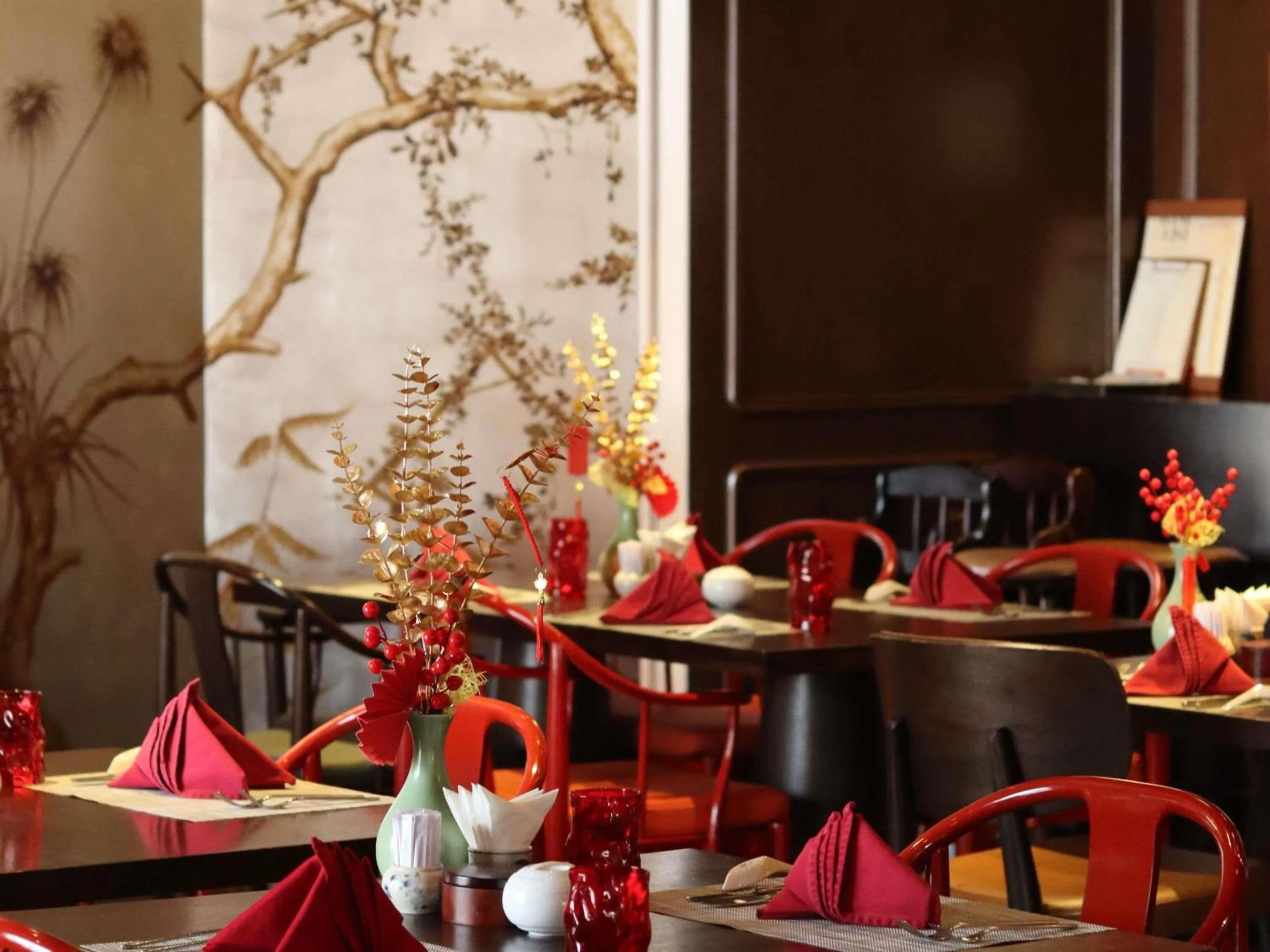 Restaurant/places to eat in Hotel Des Arts Saigon Mgallery Collection