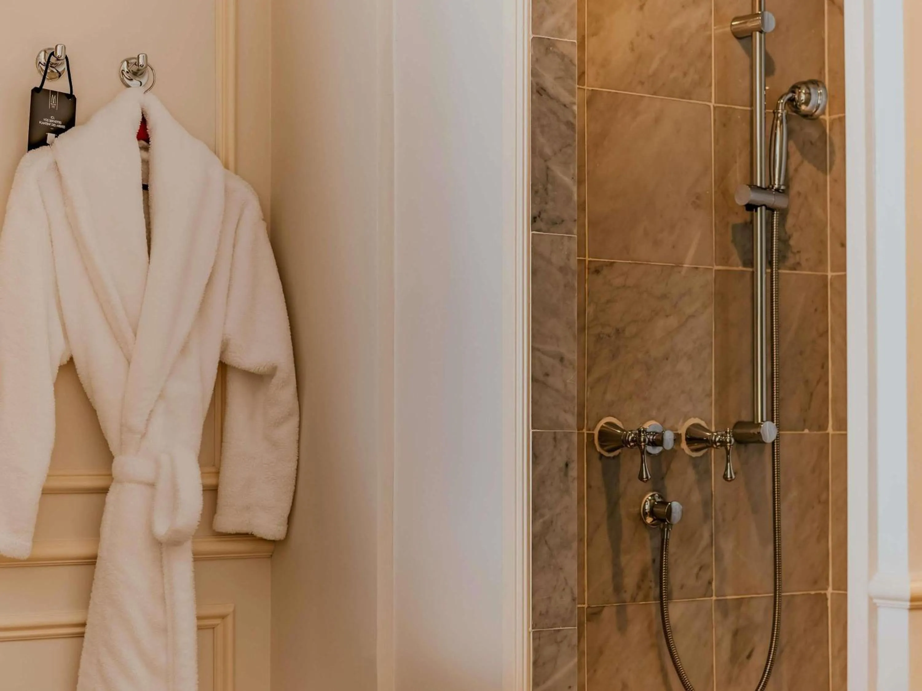 Bedroom in Hotel Des Arts Saigon Mgallery Collection