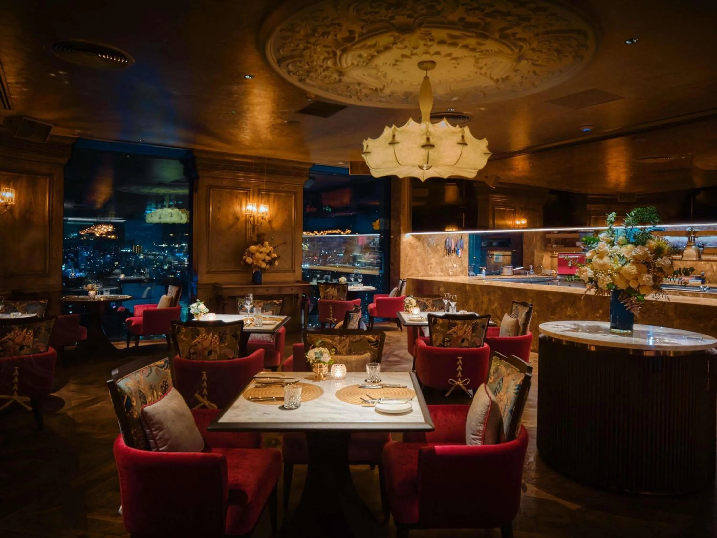 Restaurant/places to eat in Hotel Des Arts Saigon Mgallery Collection