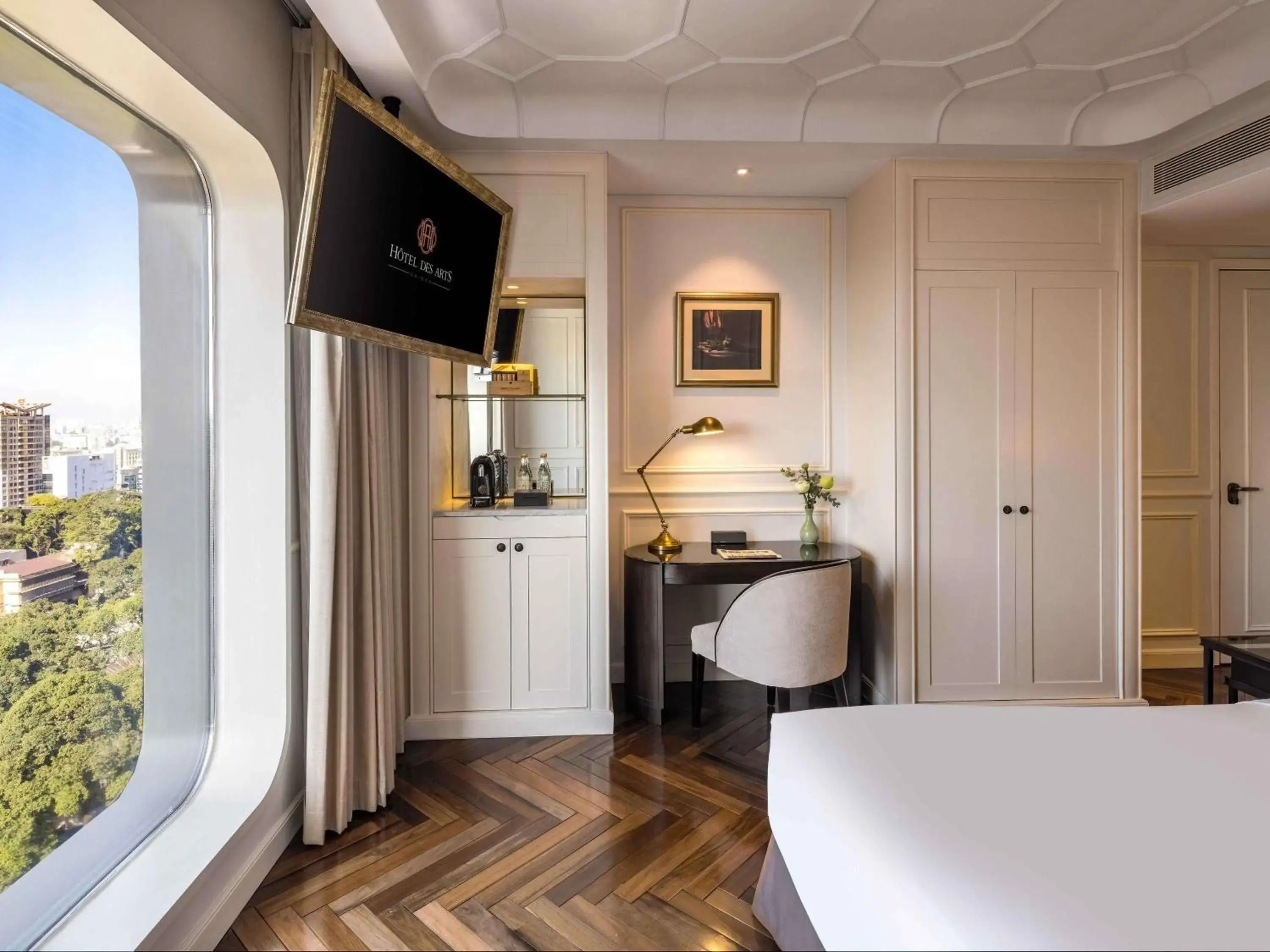 Sky Executive Grand Deluxe Room, 1 King Size Bed, High Floor, Lounge Access. in Hotel Des Arts Saigon Mgallery Collection Sky Executive Grand Deluxe Room, 1 King Size Bed, High Floor, Lounge Access. in Hotel Des Arts Saigon Mgallery Collection