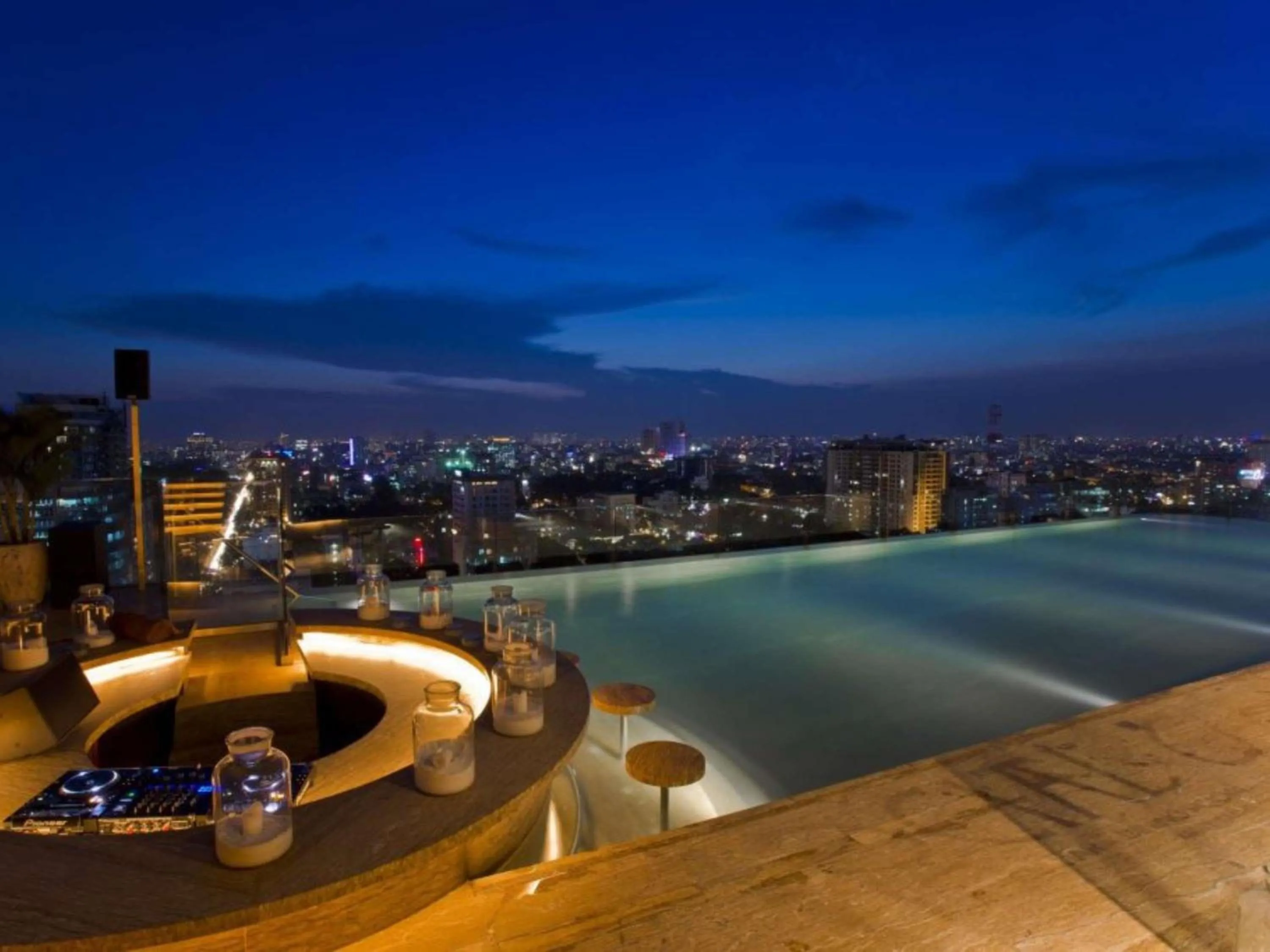 Lounge or bar in Hotel Des Arts Saigon Mgallery Collection