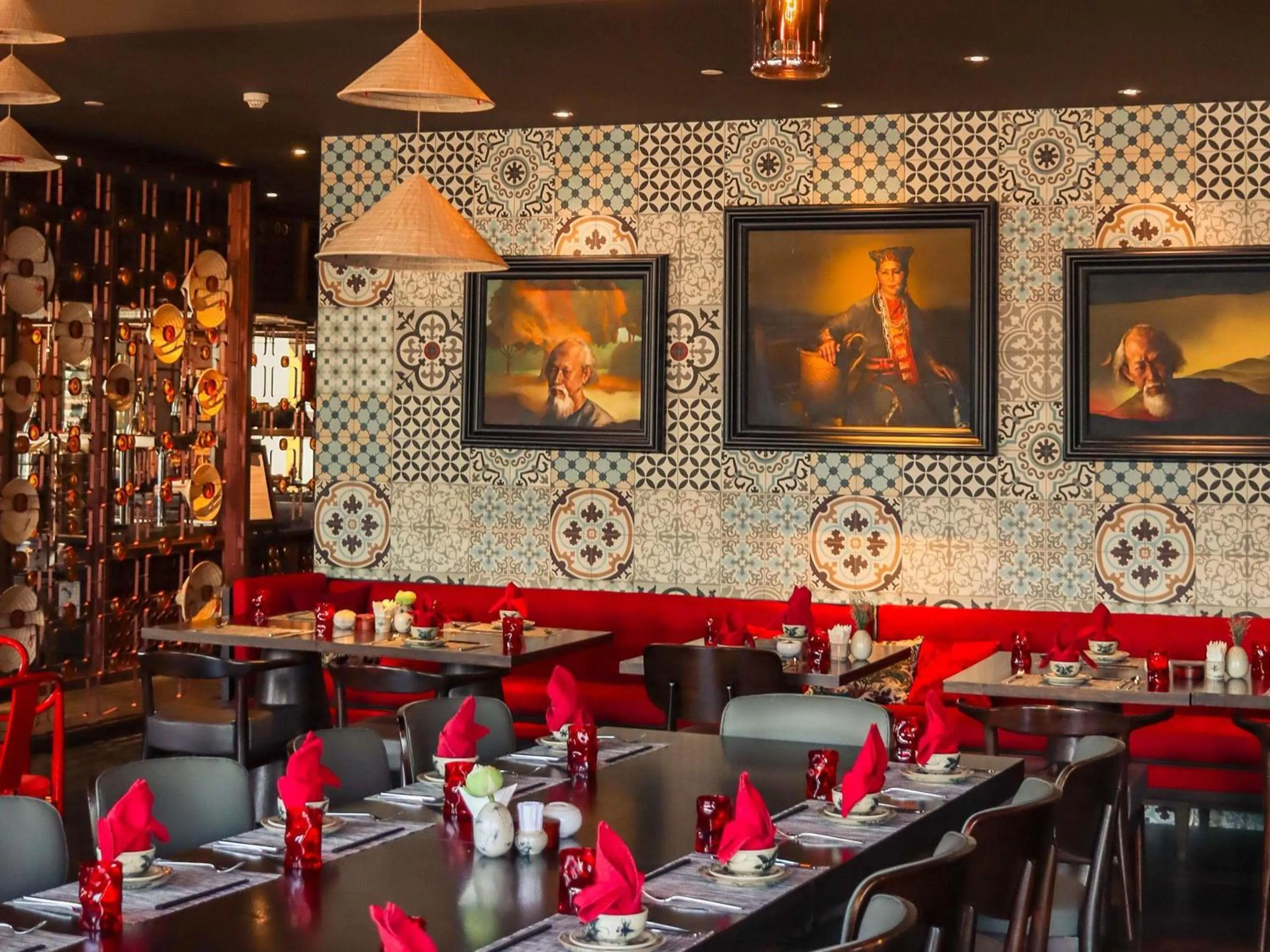 Restaurant/places to eat in Hotel Des Arts Saigon Mgallery Collection