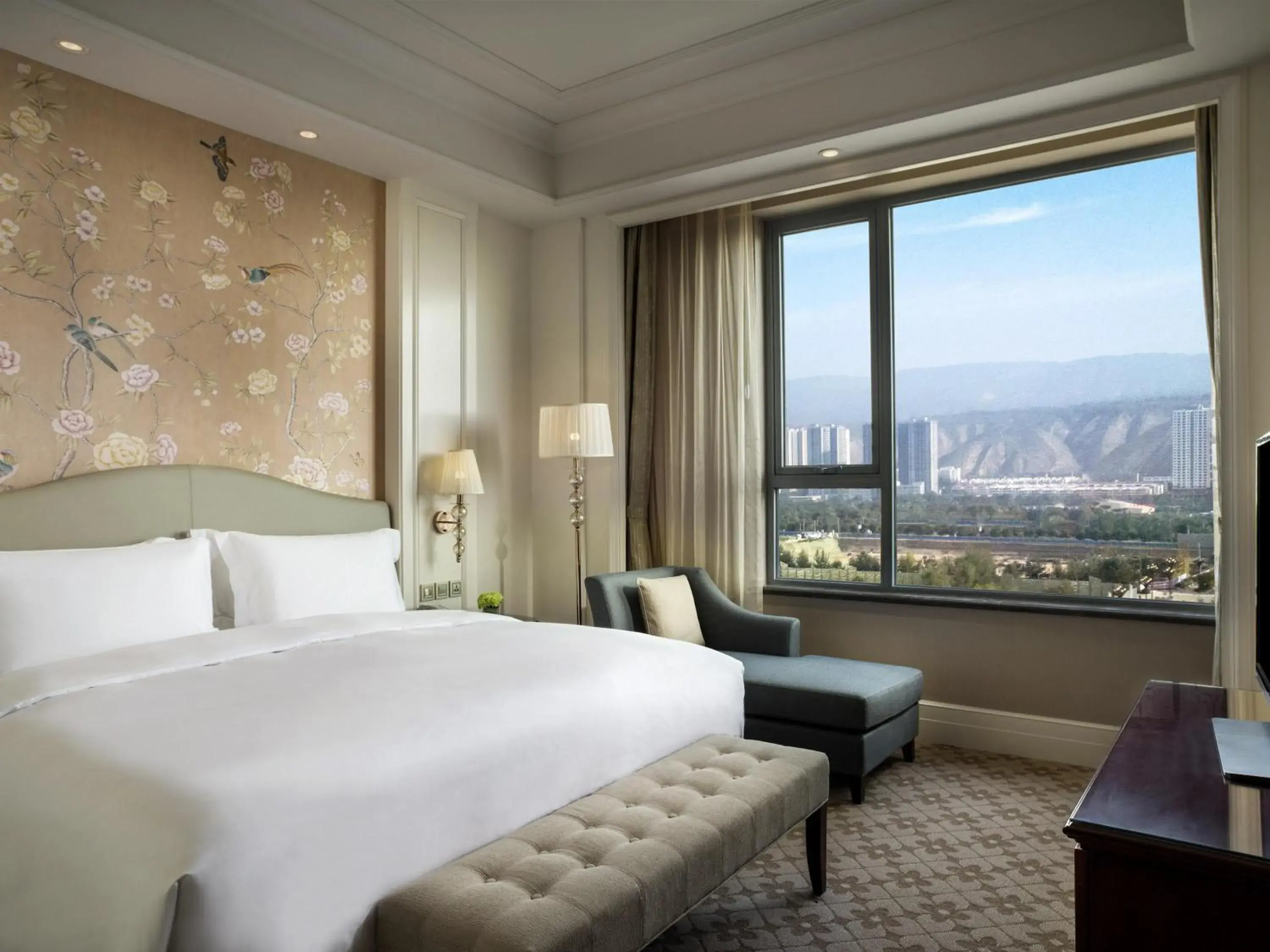 Luxury Club King Room - Club Access in Sofitel Xining Luxury Club King Room - Club Access in Sofitel Xining