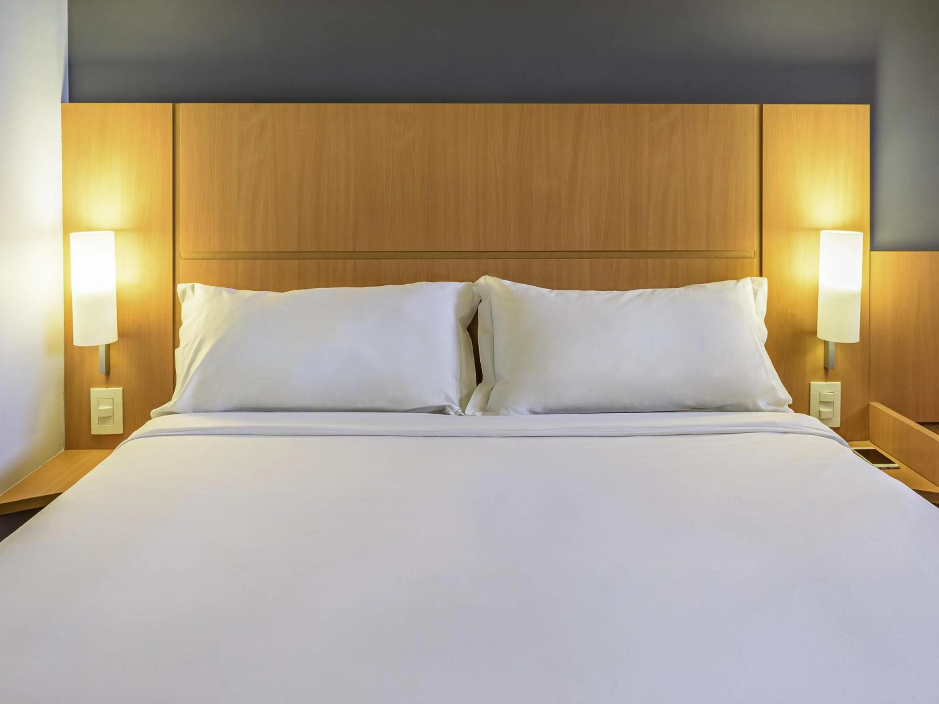 Bedroom, Bed in ibis Belem Aeroporto