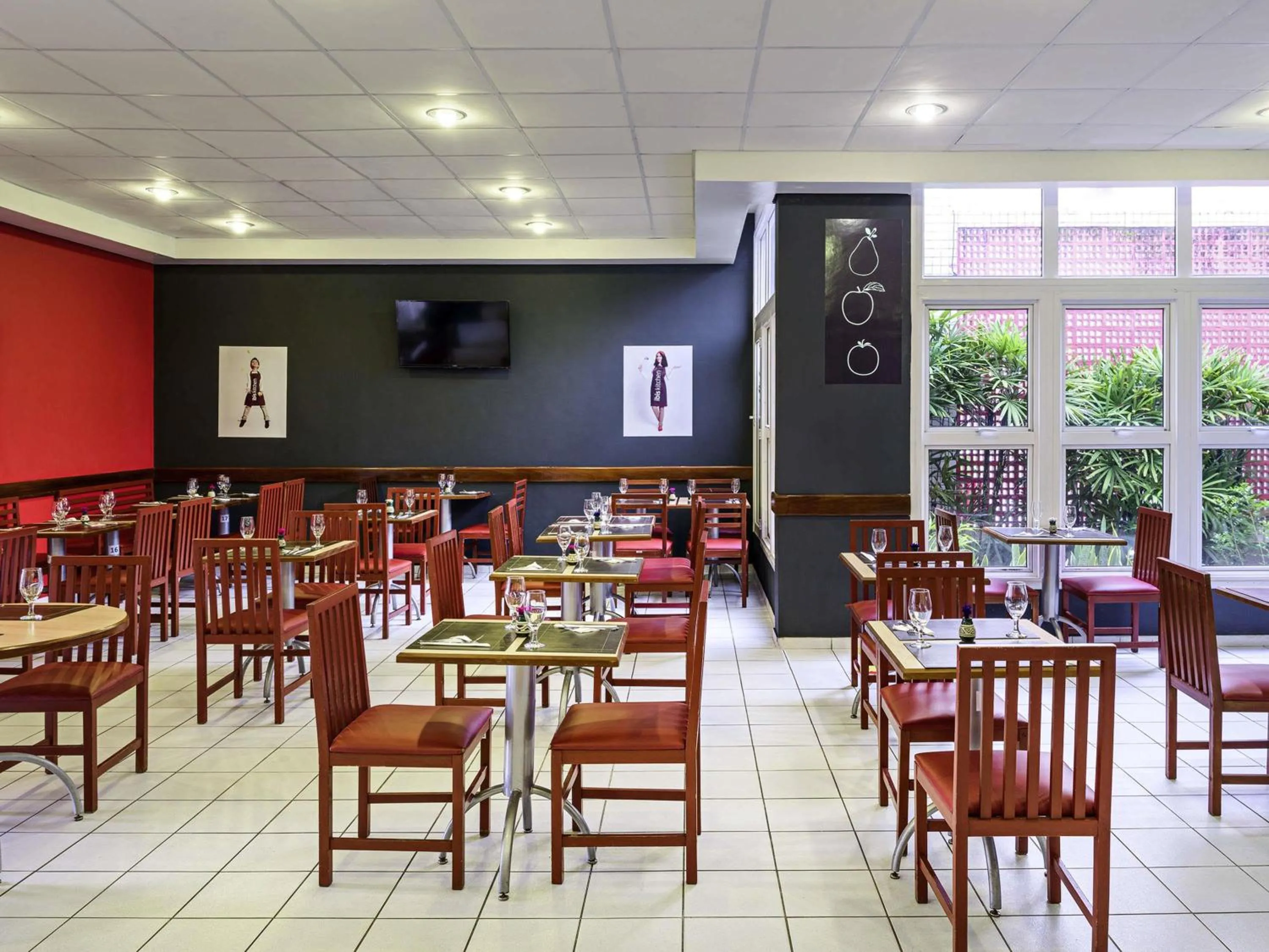 Restaurant/places to eat in ibis Belem Aeroporto