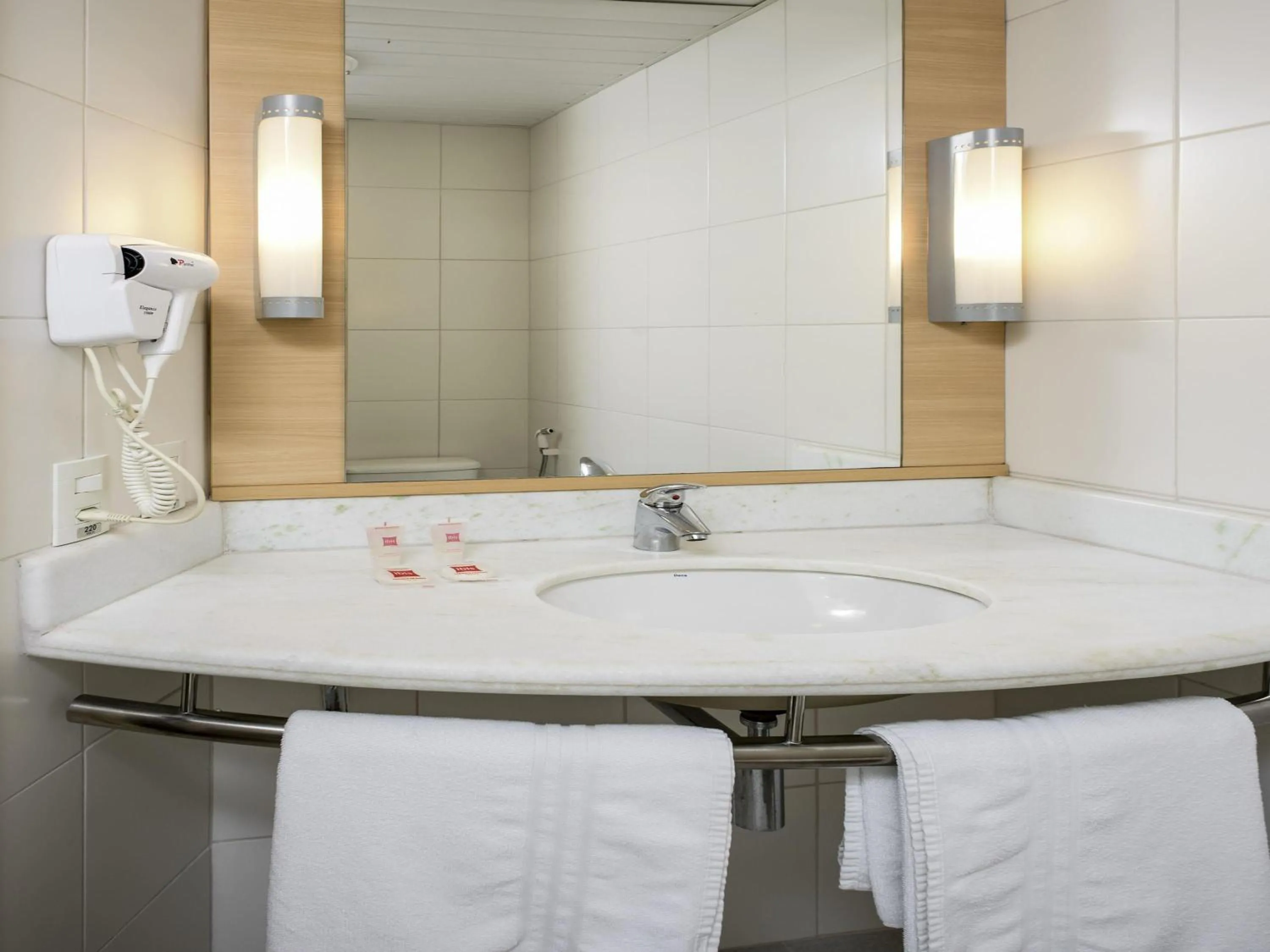 Bedroom in ibis Belem Aeroporto