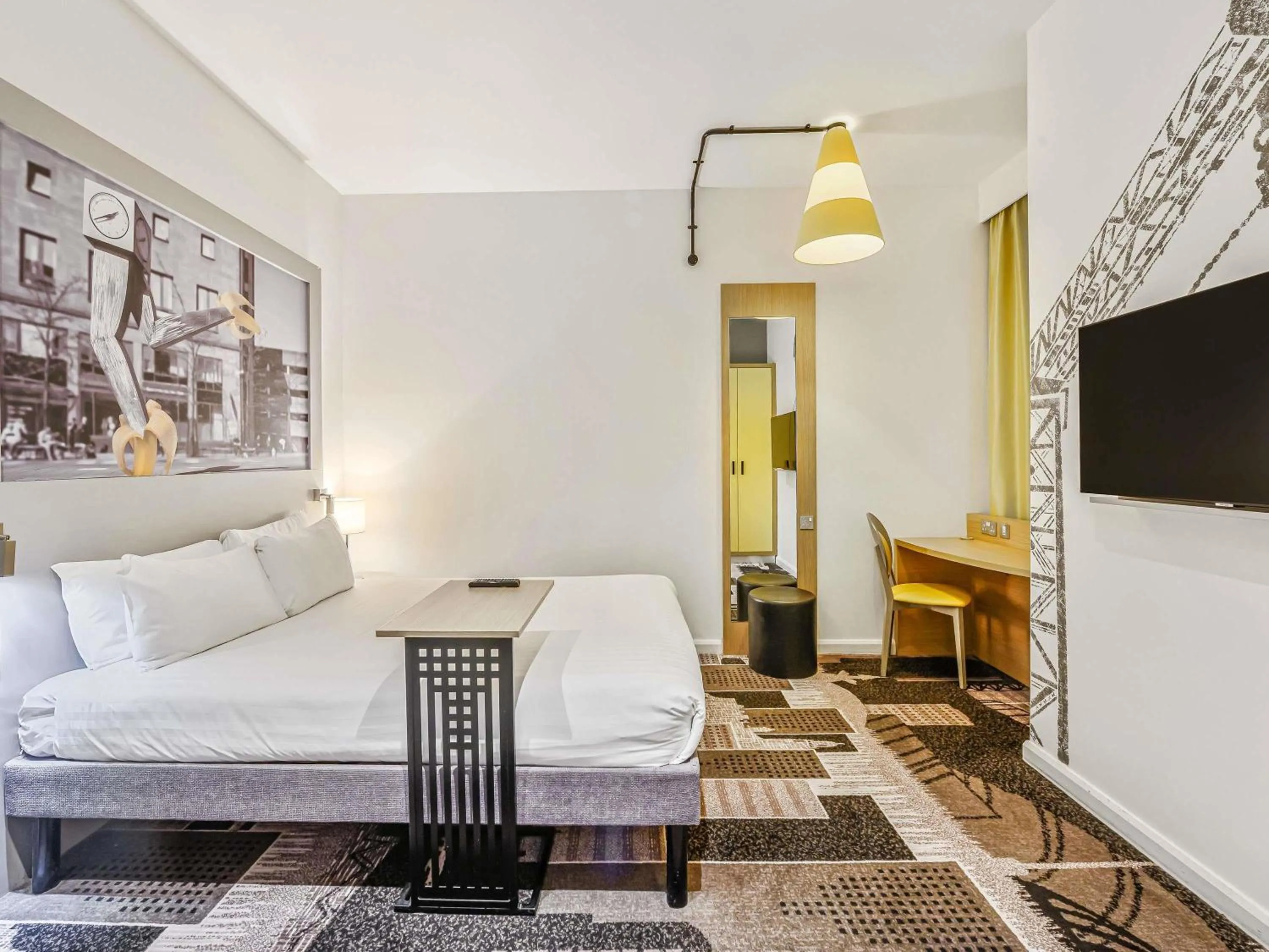 Bedroom in ibis Styles Glasgow Centre George Square