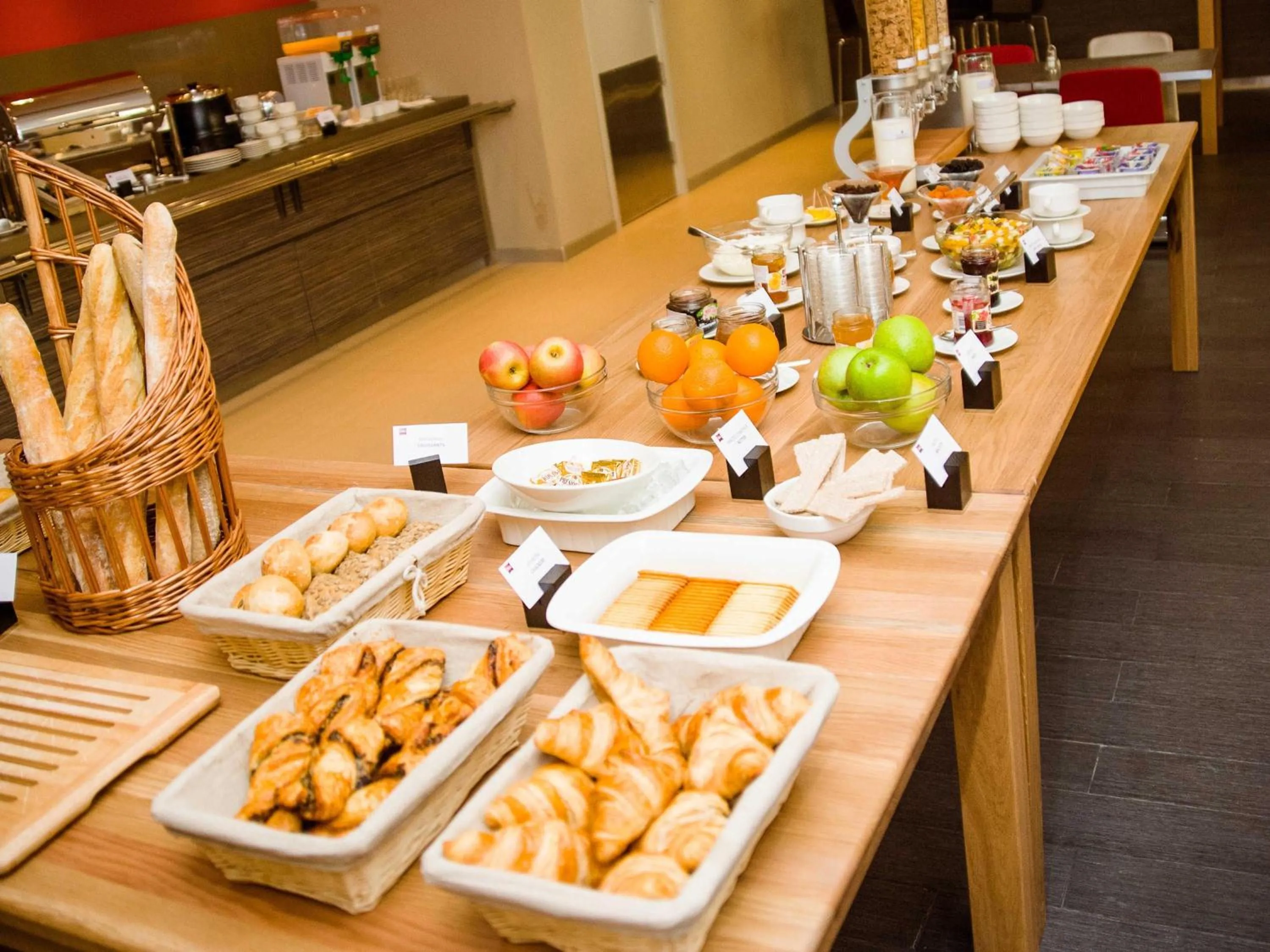 Restaurant/places to eat in Ibis Astana