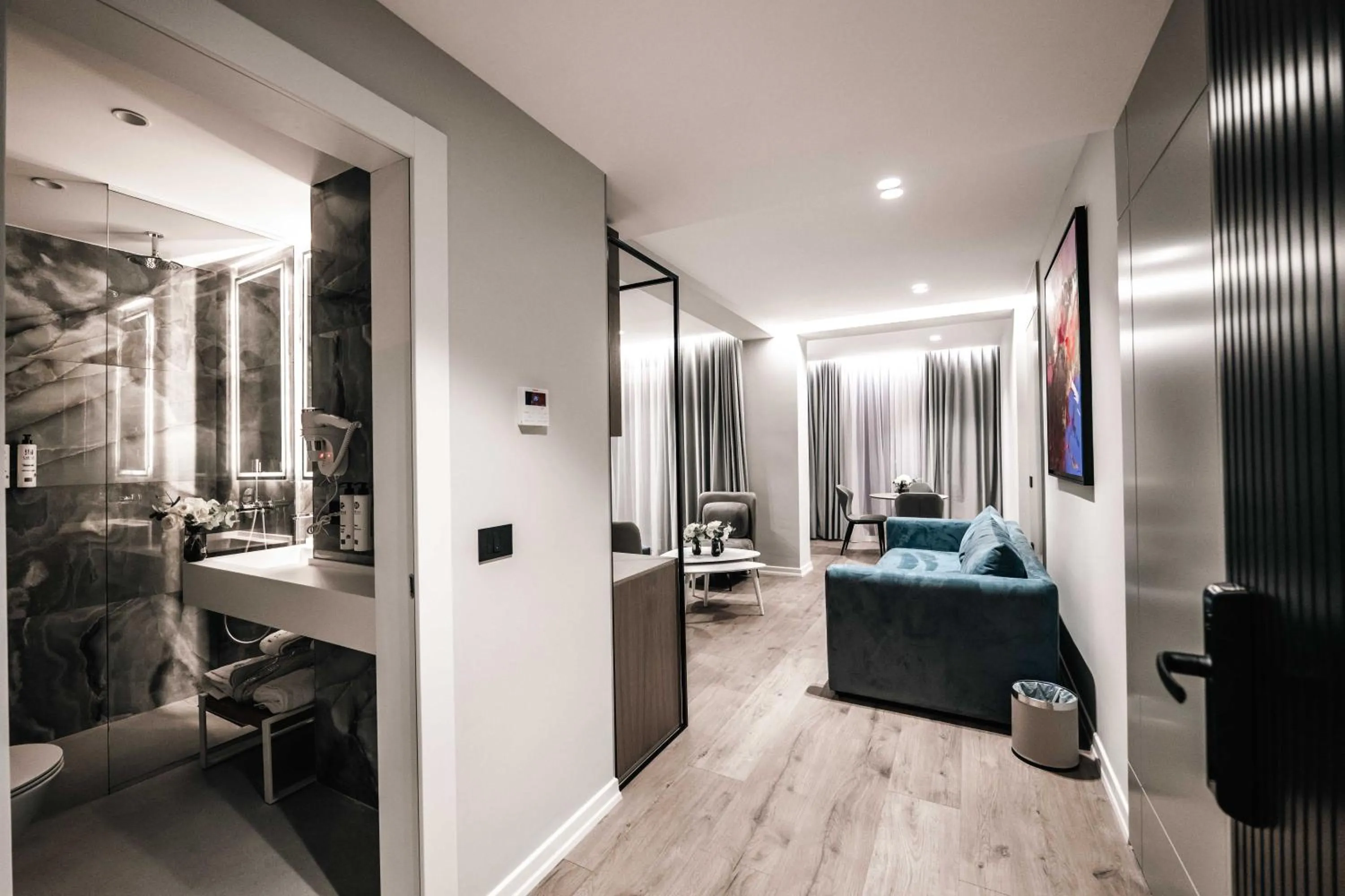 Living room, Bed in Boe Luxury Hotel