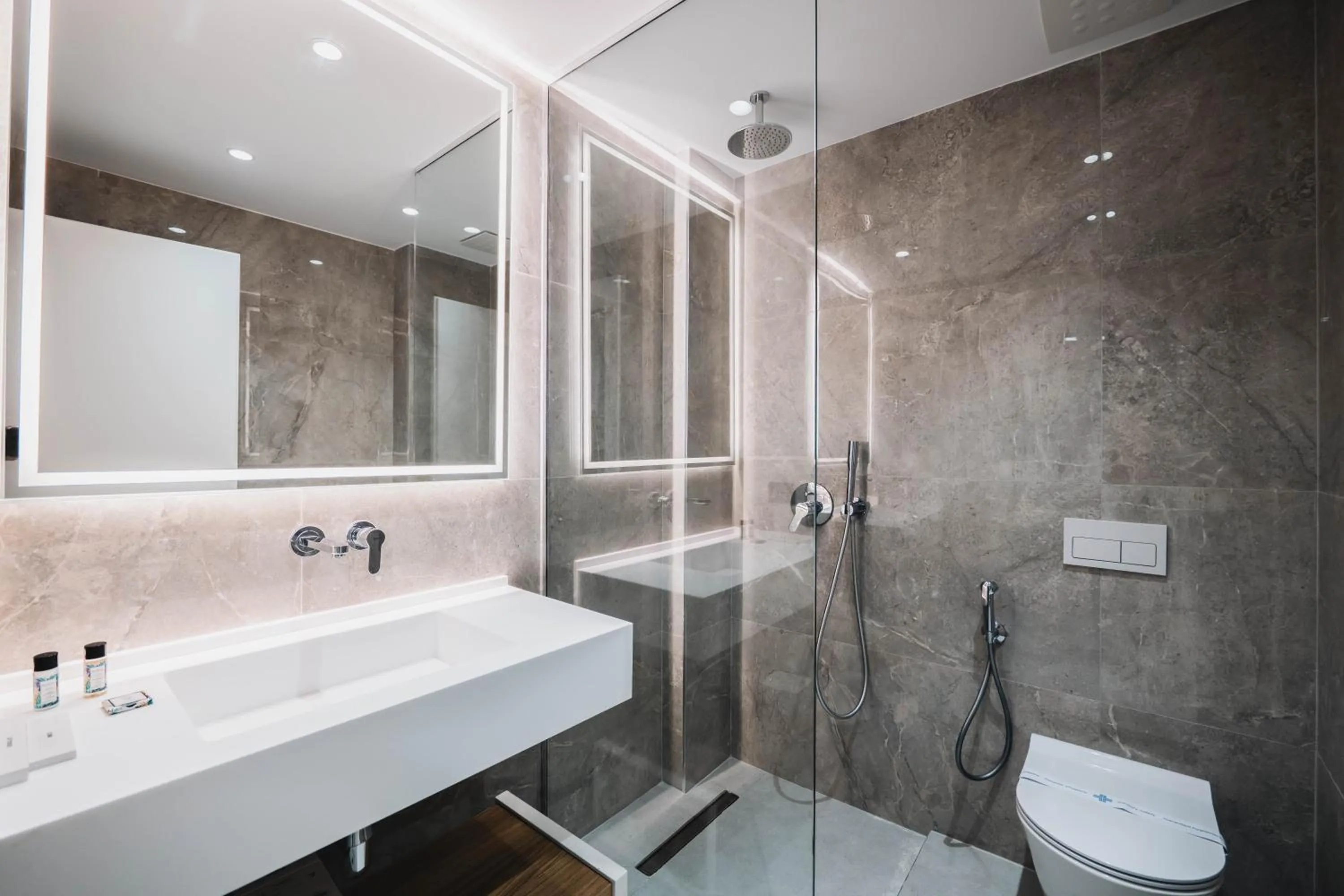 Shower in Boe Luxury Hotel