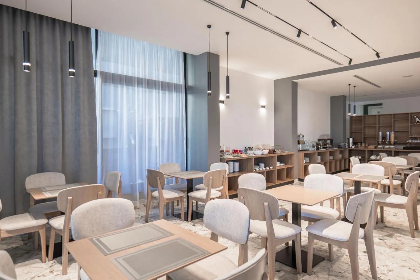 Restaurant/places to eat in Boe Luxury Hotel