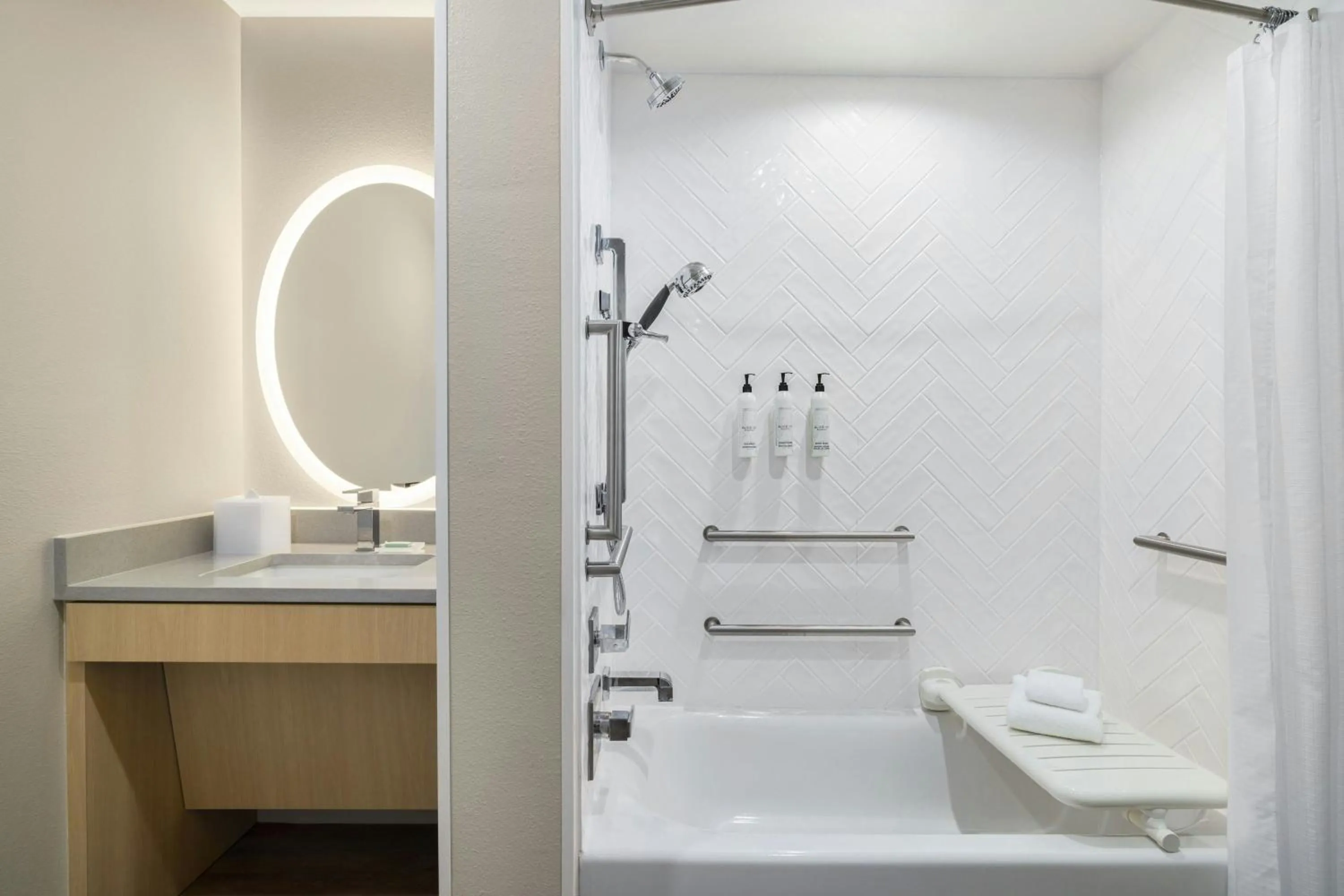 Bathroom in TownePlace Suites by Marriott Humble Intercontinental Airport