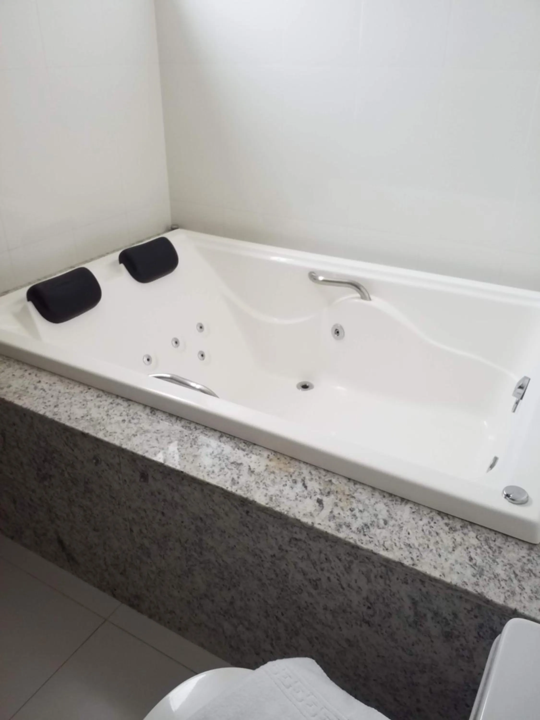 Hot Tub in Mirante Flat