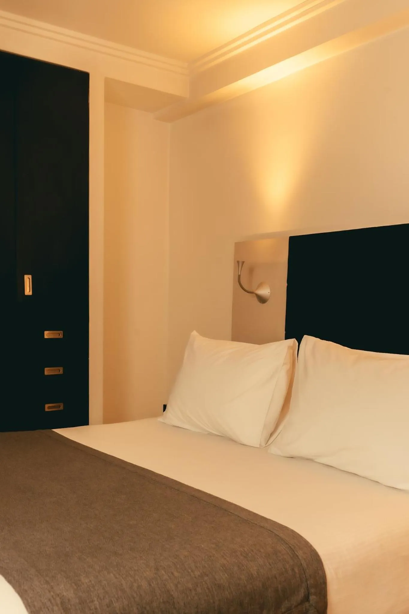 Bed in Hotel Sommelier Agustinas