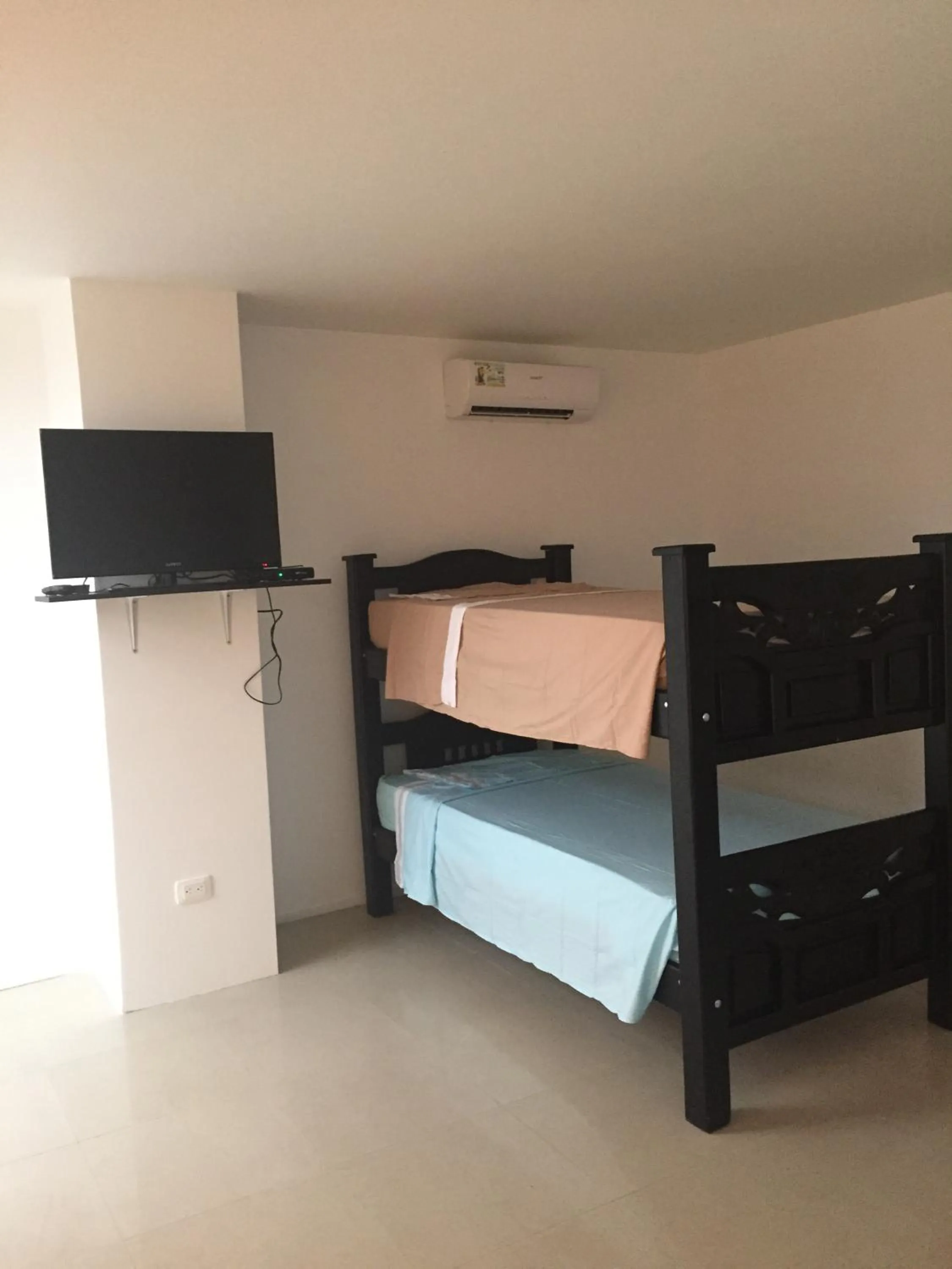 bunk bed, Bed in Hostal Central Beach