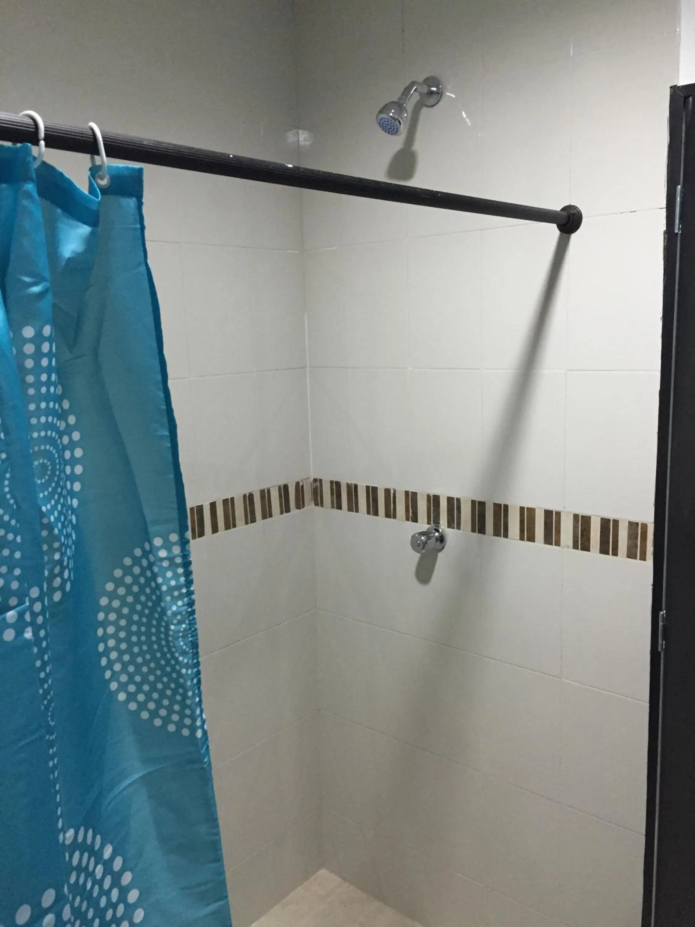 Shower in Hostal Central Beach