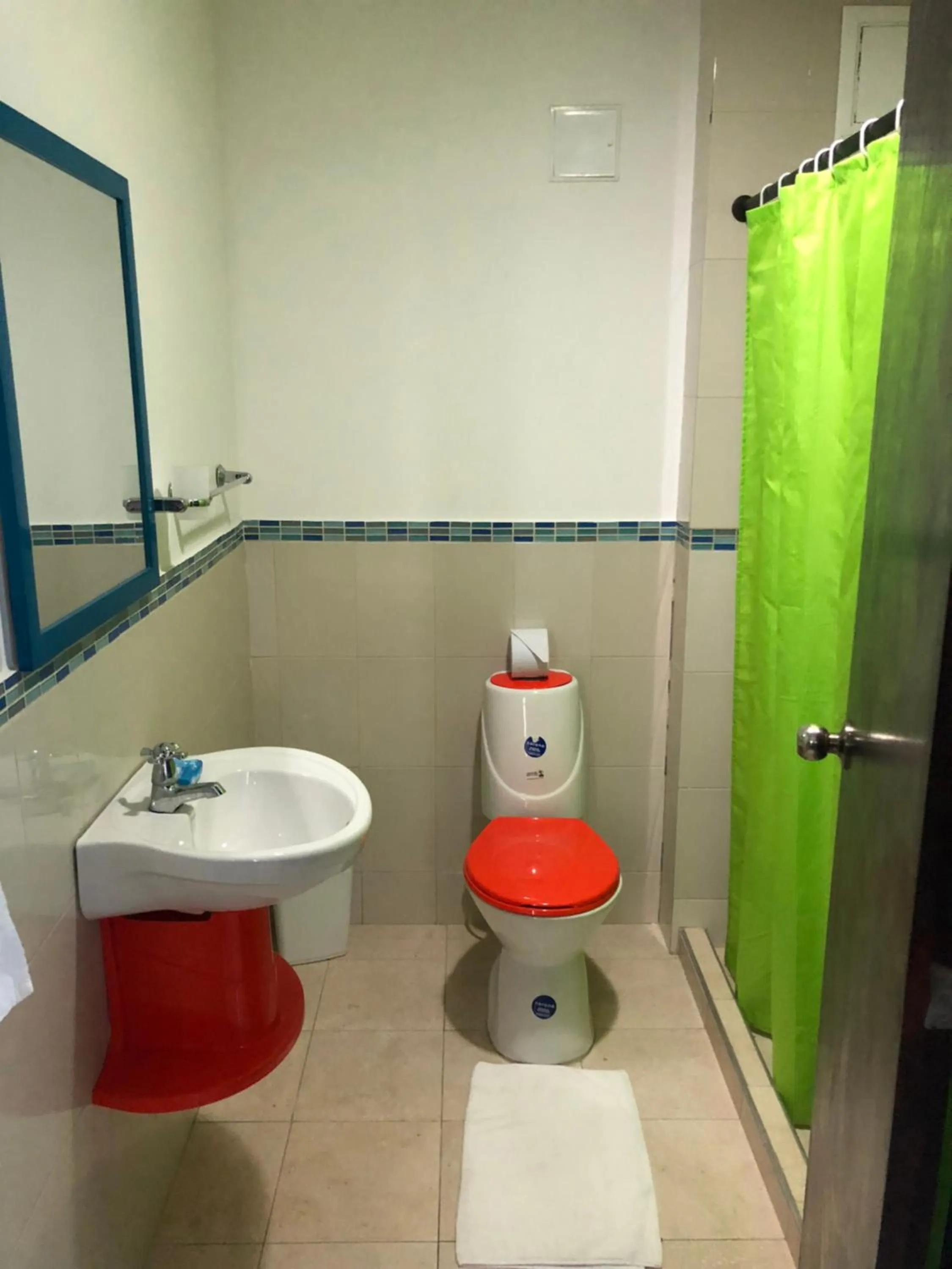 Bathroom in Hostal Central Beach