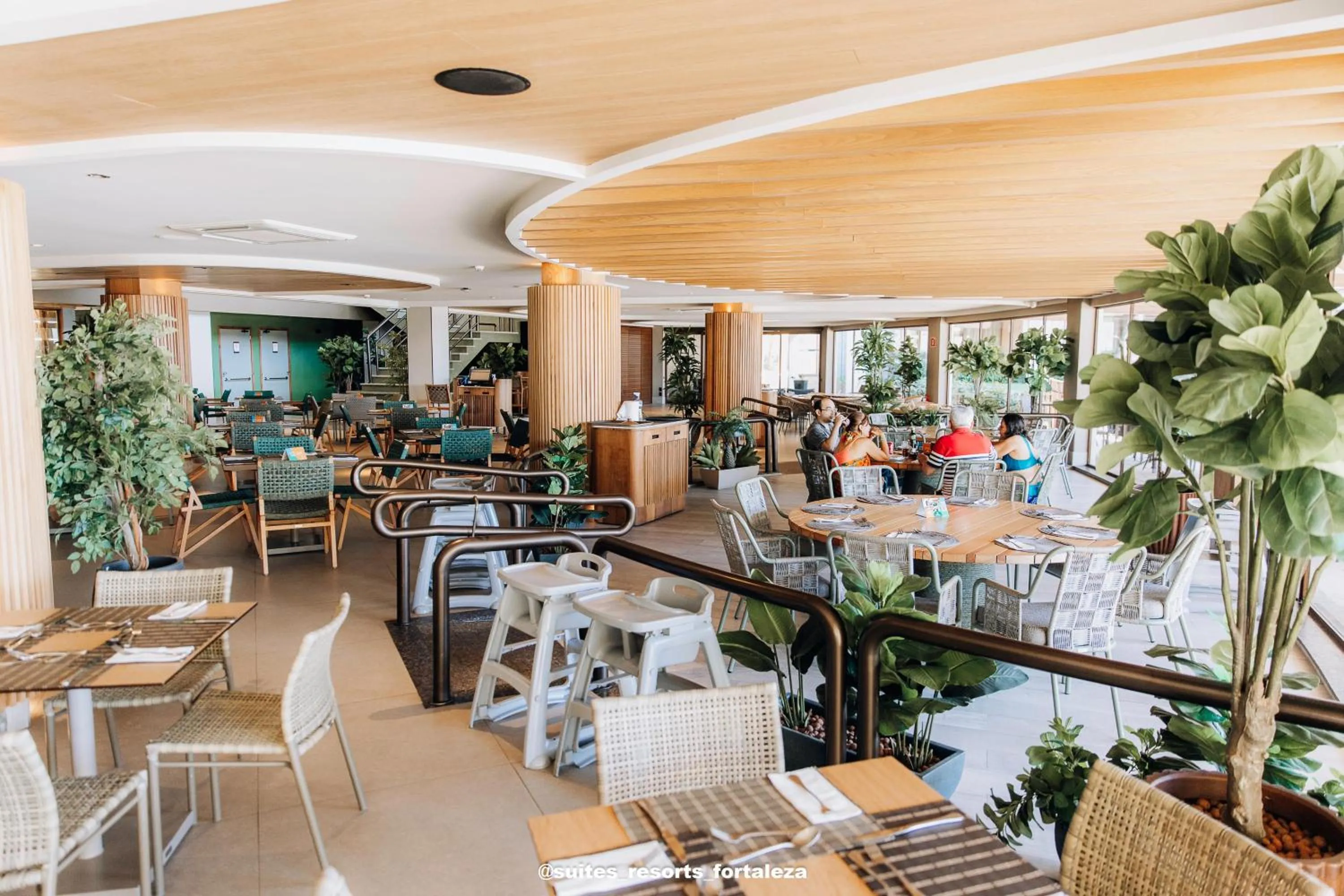 Restaurant/places to eat in Apartamento - Pé na areia - Ao lado do parque aquático - Administrado por Anfitrião