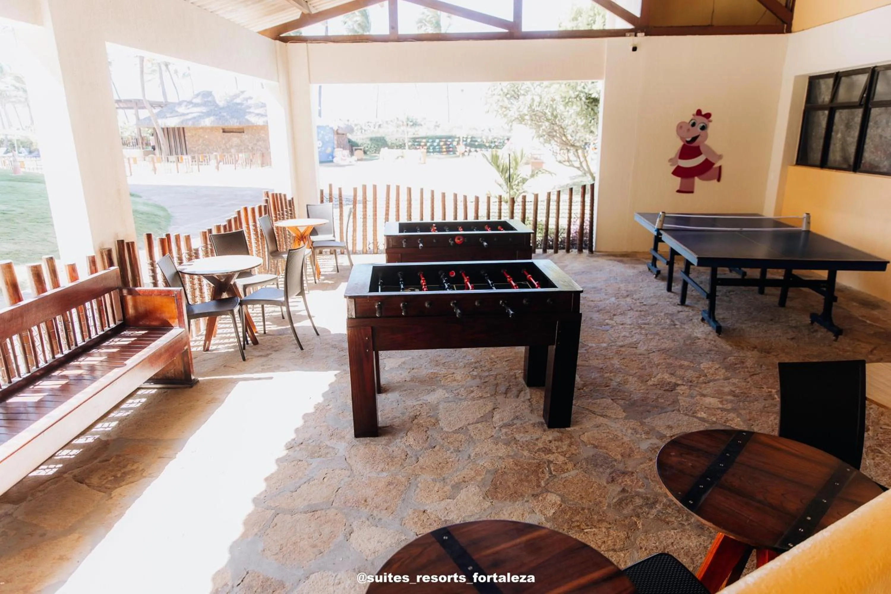 Billiard in Apartamento - Pé na areia - Ao lado do parque aquático - Administrado por Anfitrião