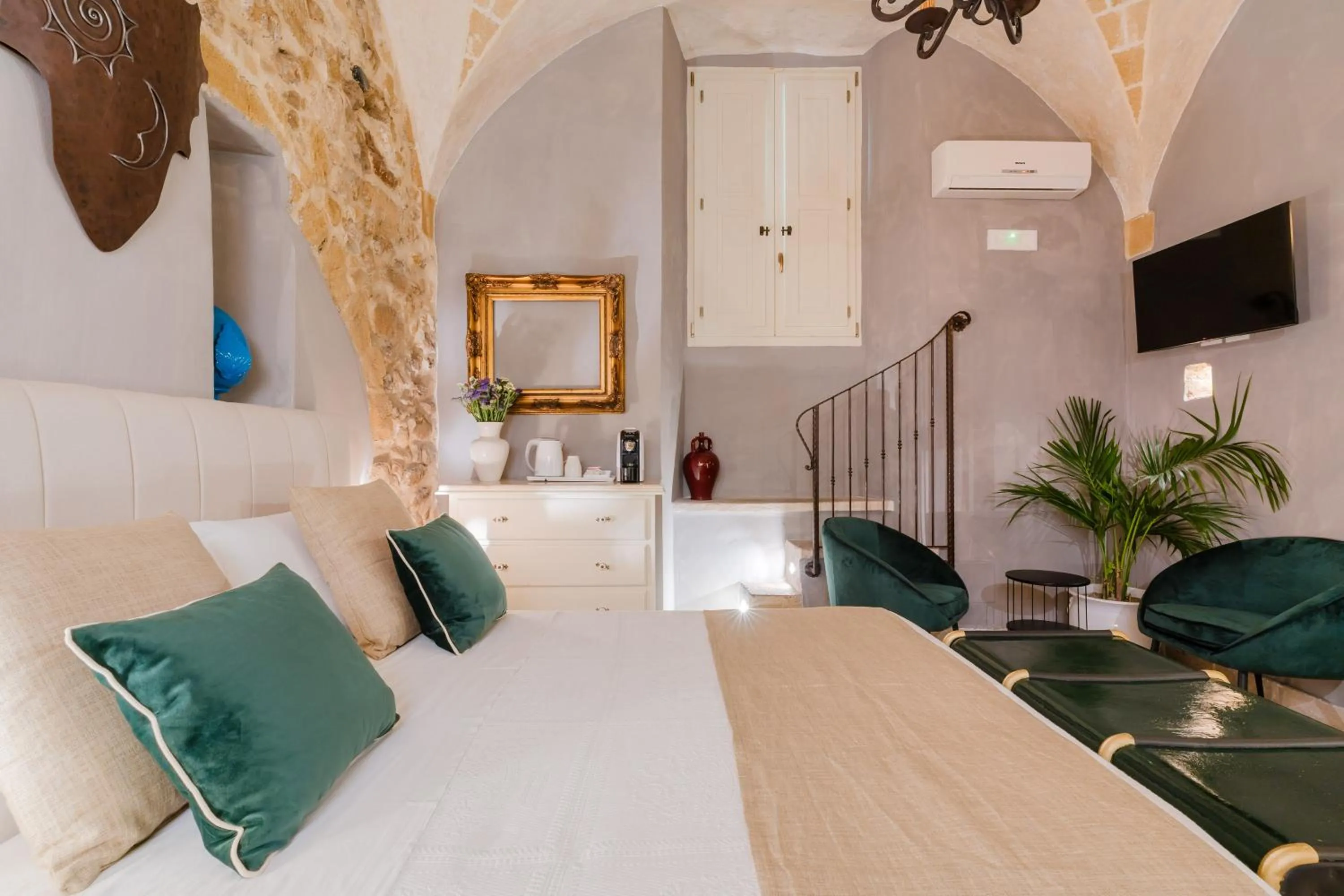 Photo of the whole room, Bed in Relais La Casa del Poeta