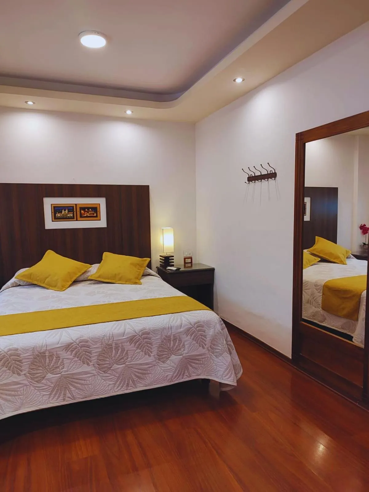 Photo of the whole room, Bed in Casa Hidalgo Ecuador