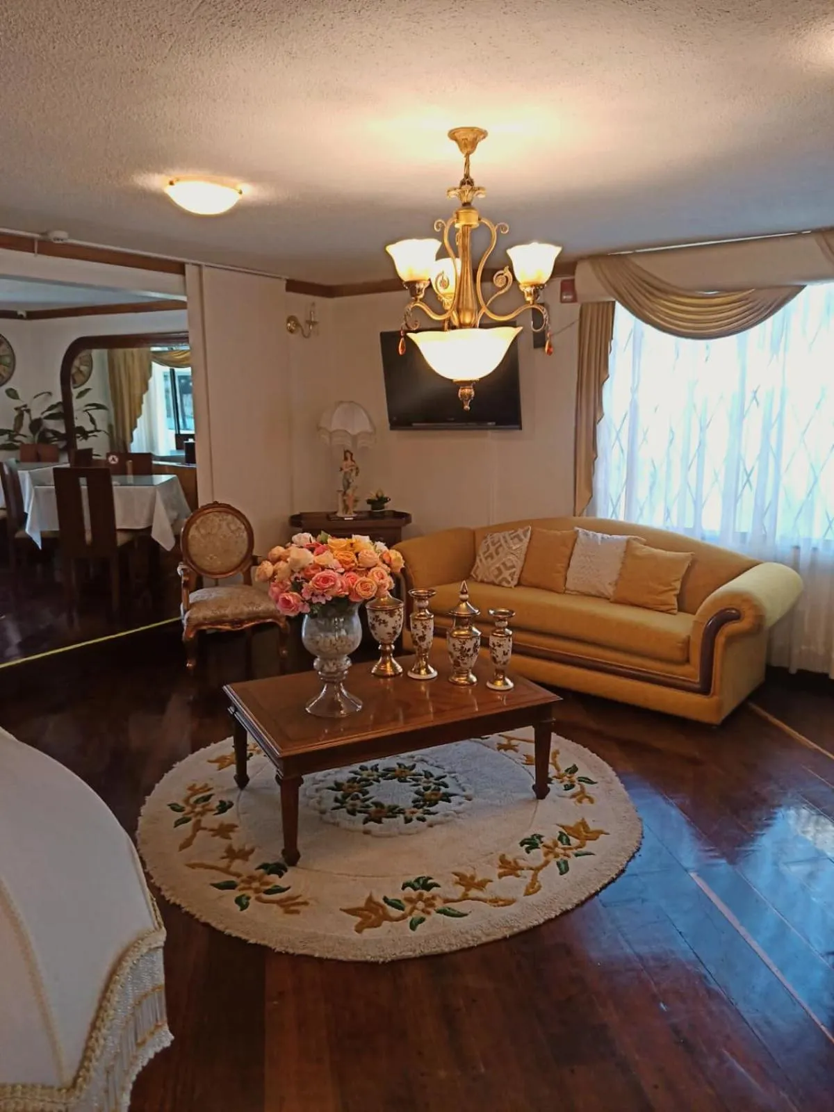 Communal lounge/ TV room in Casa Hidalgo Ecuador