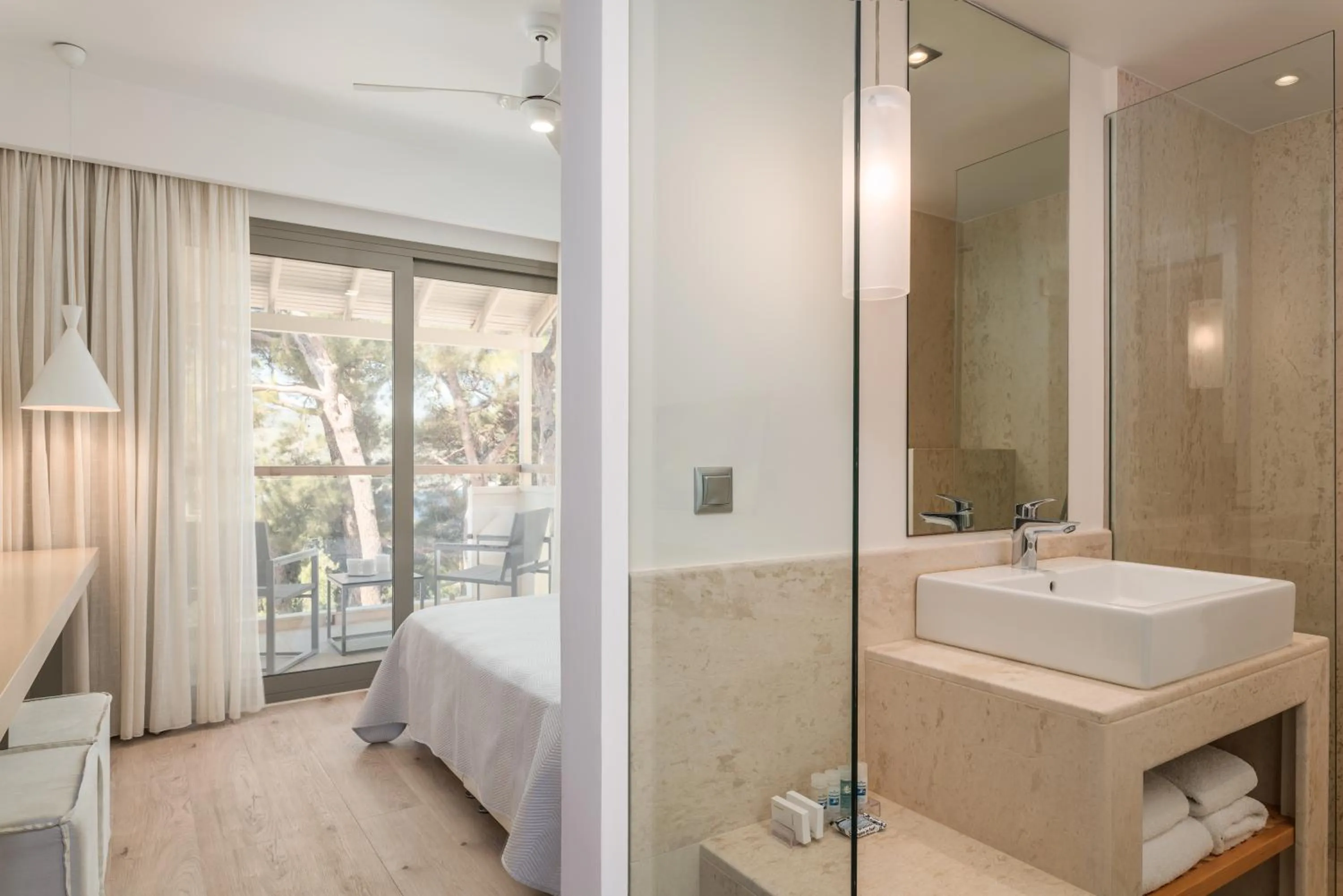 Photo of the whole room, Bed in Ino Hotel & Suites