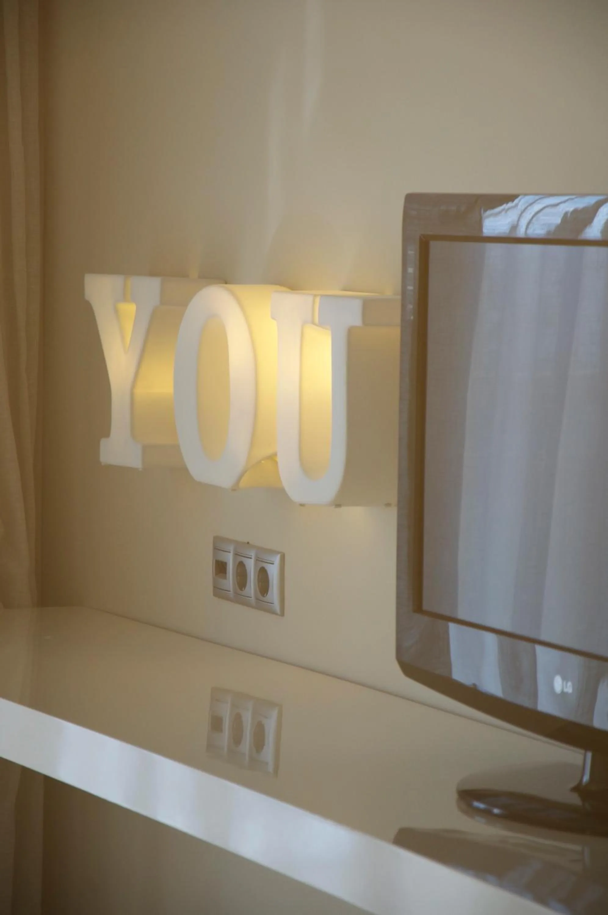 TV and multimedia in Ino Hotel & Suites