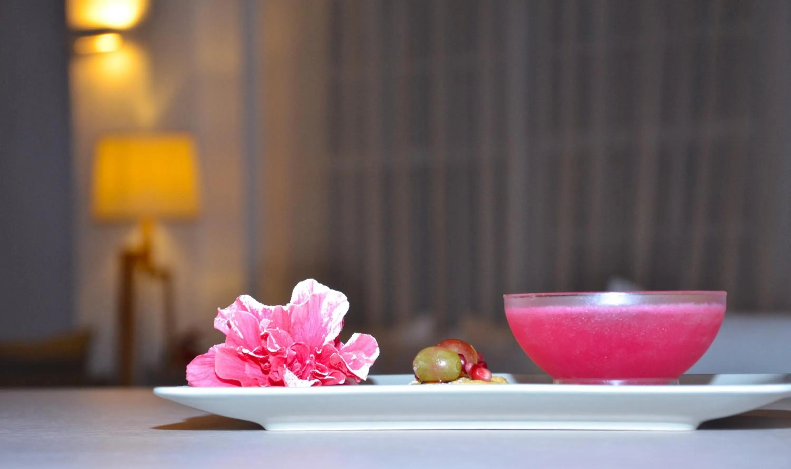 Communal lounge/ TV room in Ino Hotel & Suites