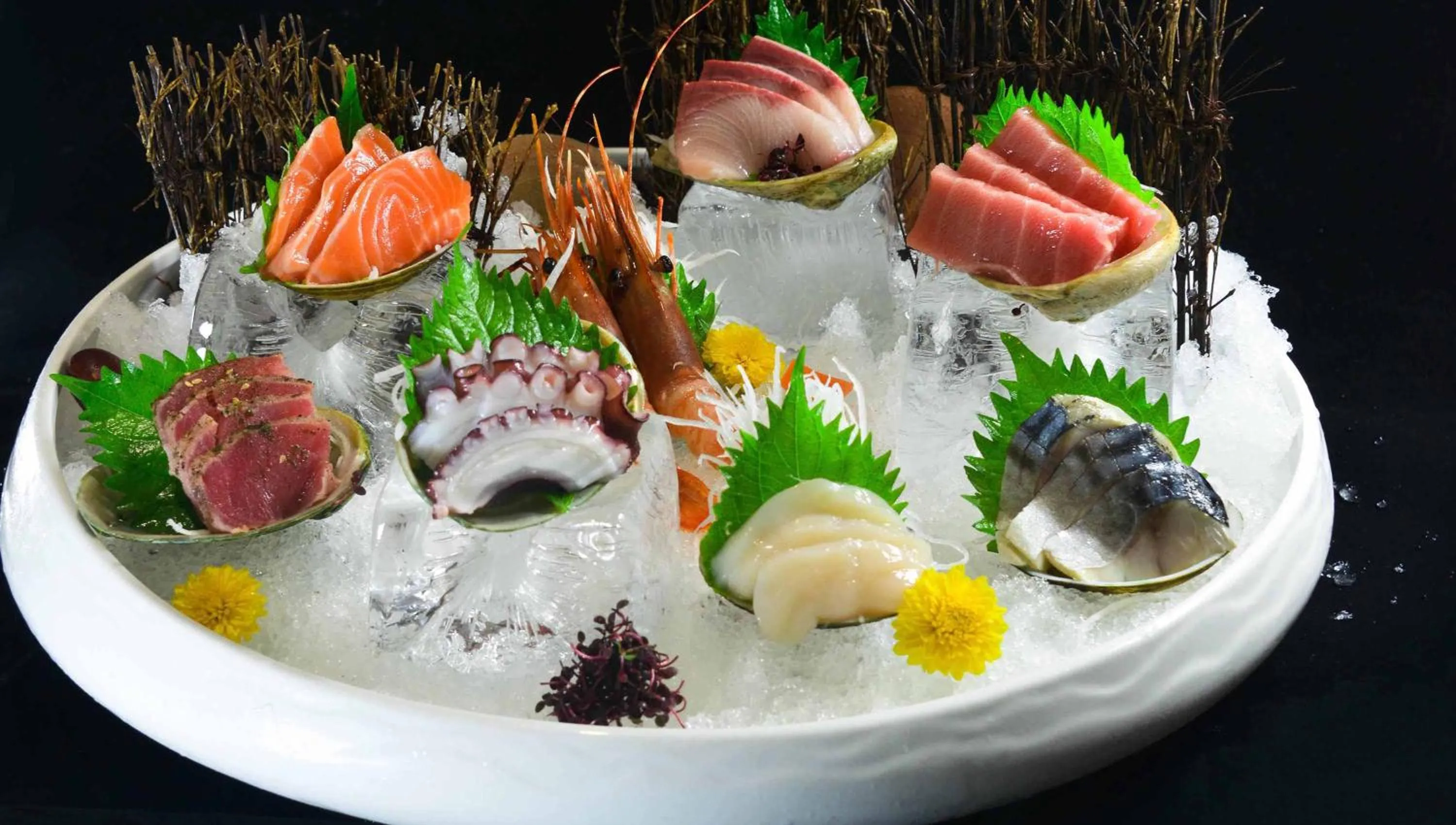 Lunch in Almond Hotel Bassac River