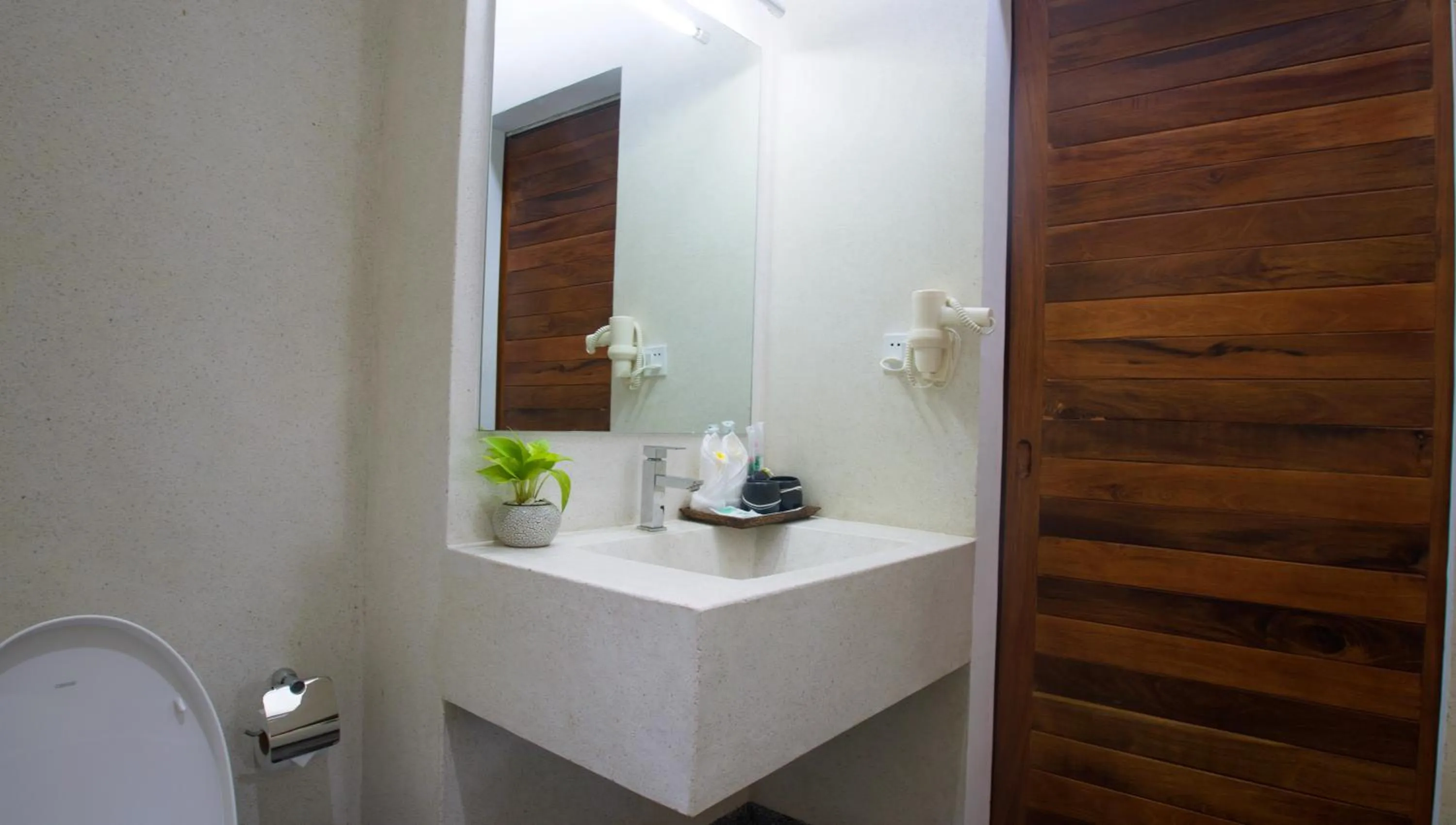 Toilet in Almond Hotel Bassac River