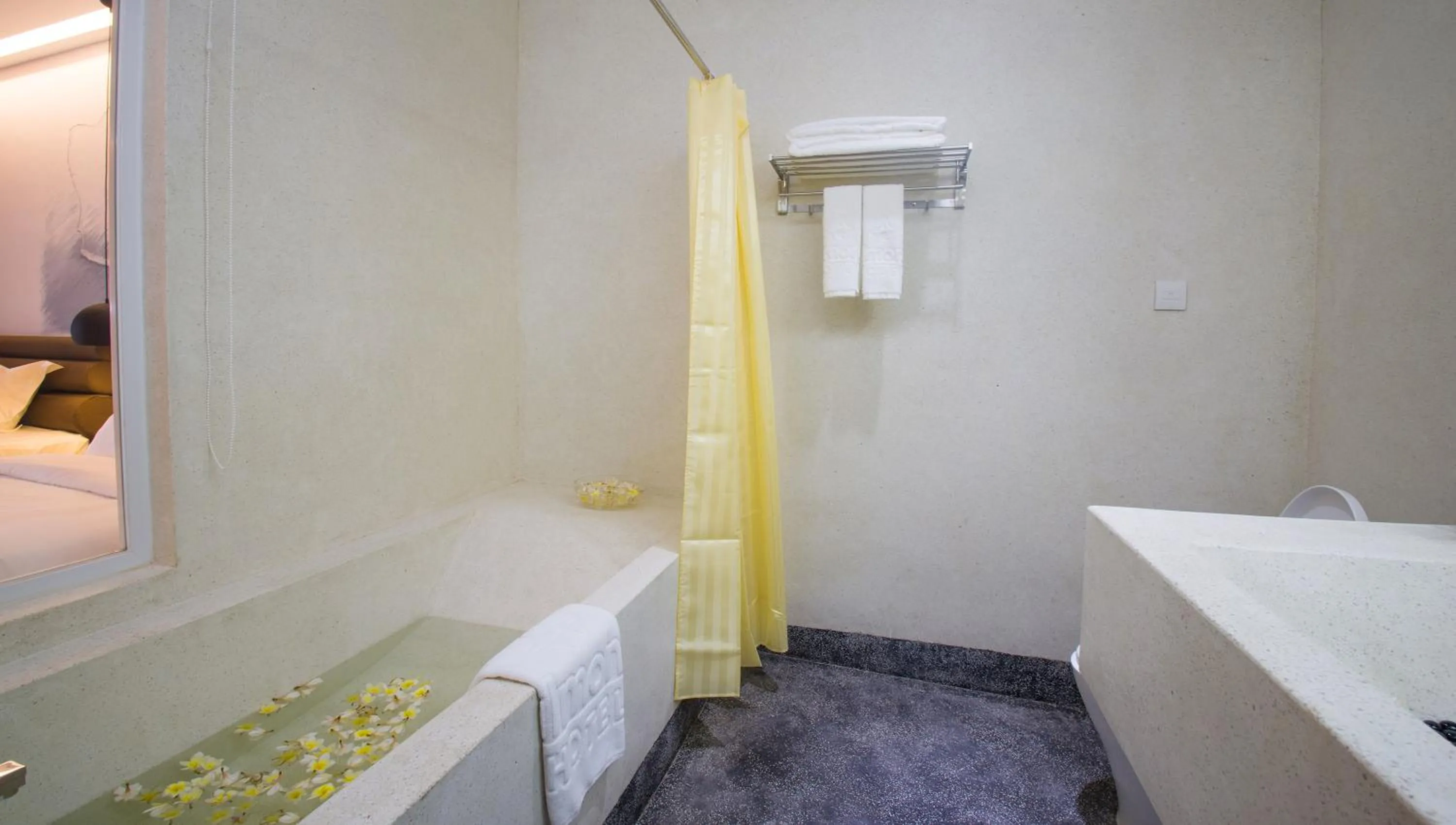 Bathroom, Bed in Almond Hotel Bassac River